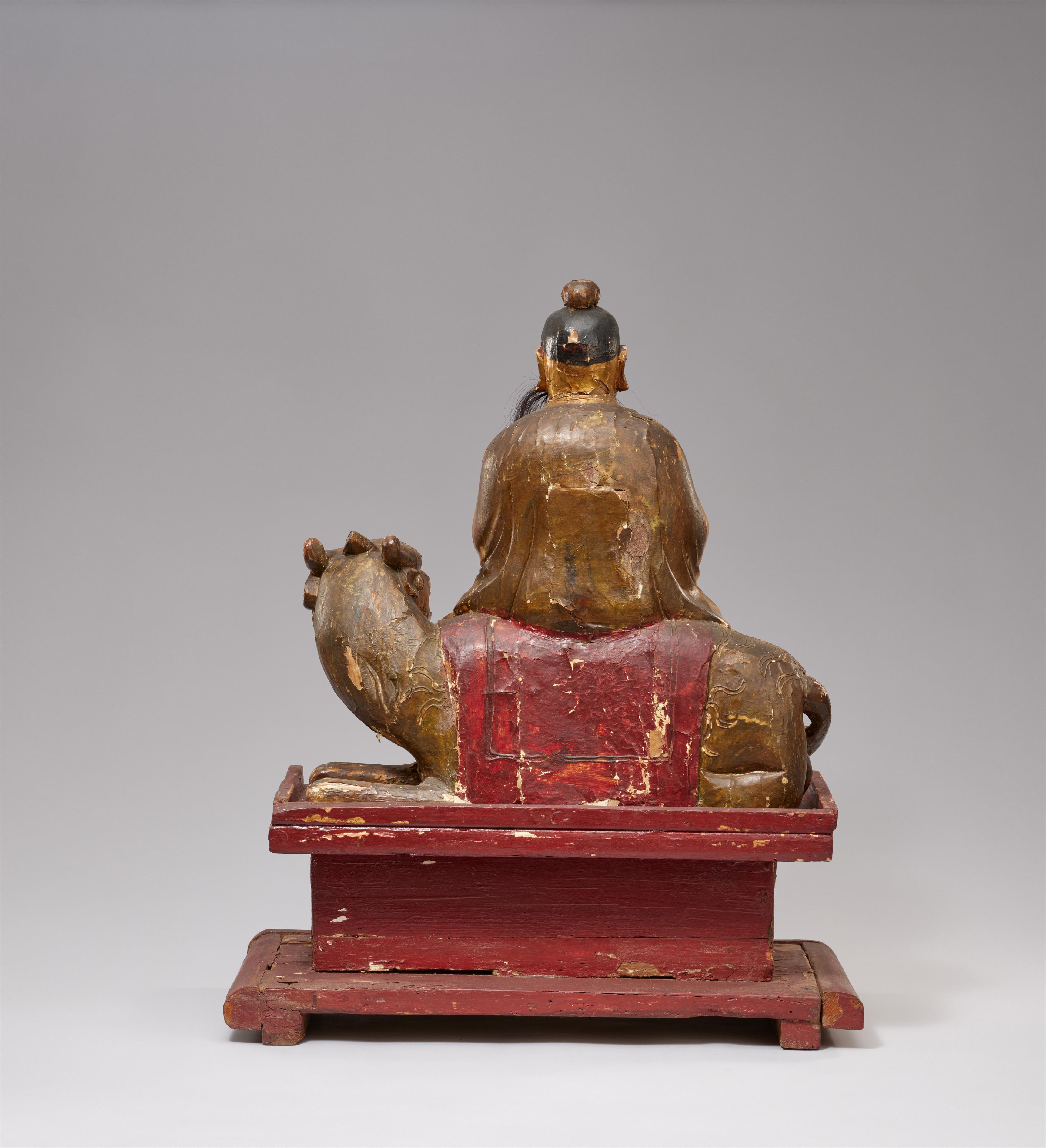 A painted wood figure of a Daoist deity. Qing dynasty - image-2