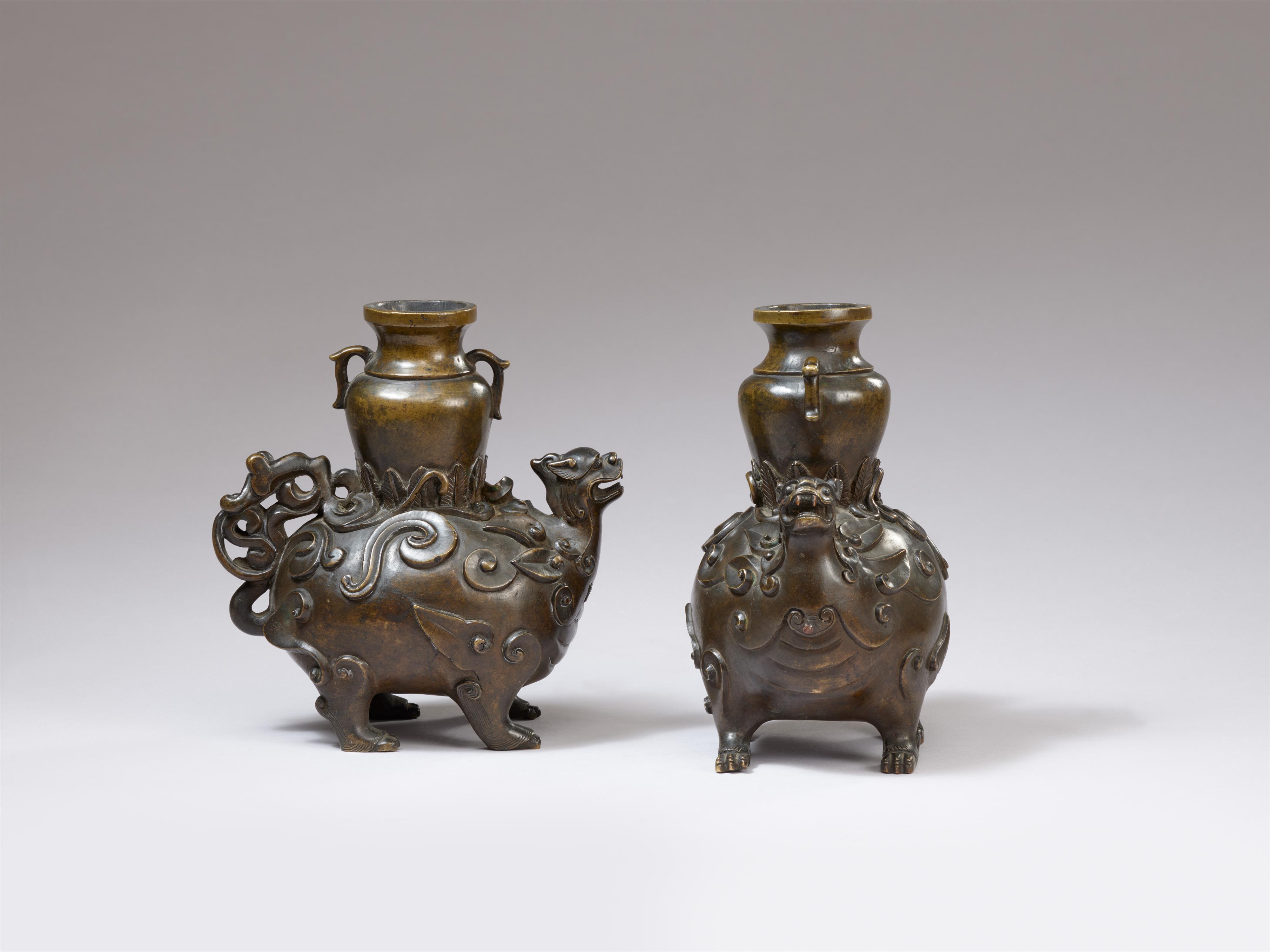 Two almost identical bronze vases. 19th century - image-2