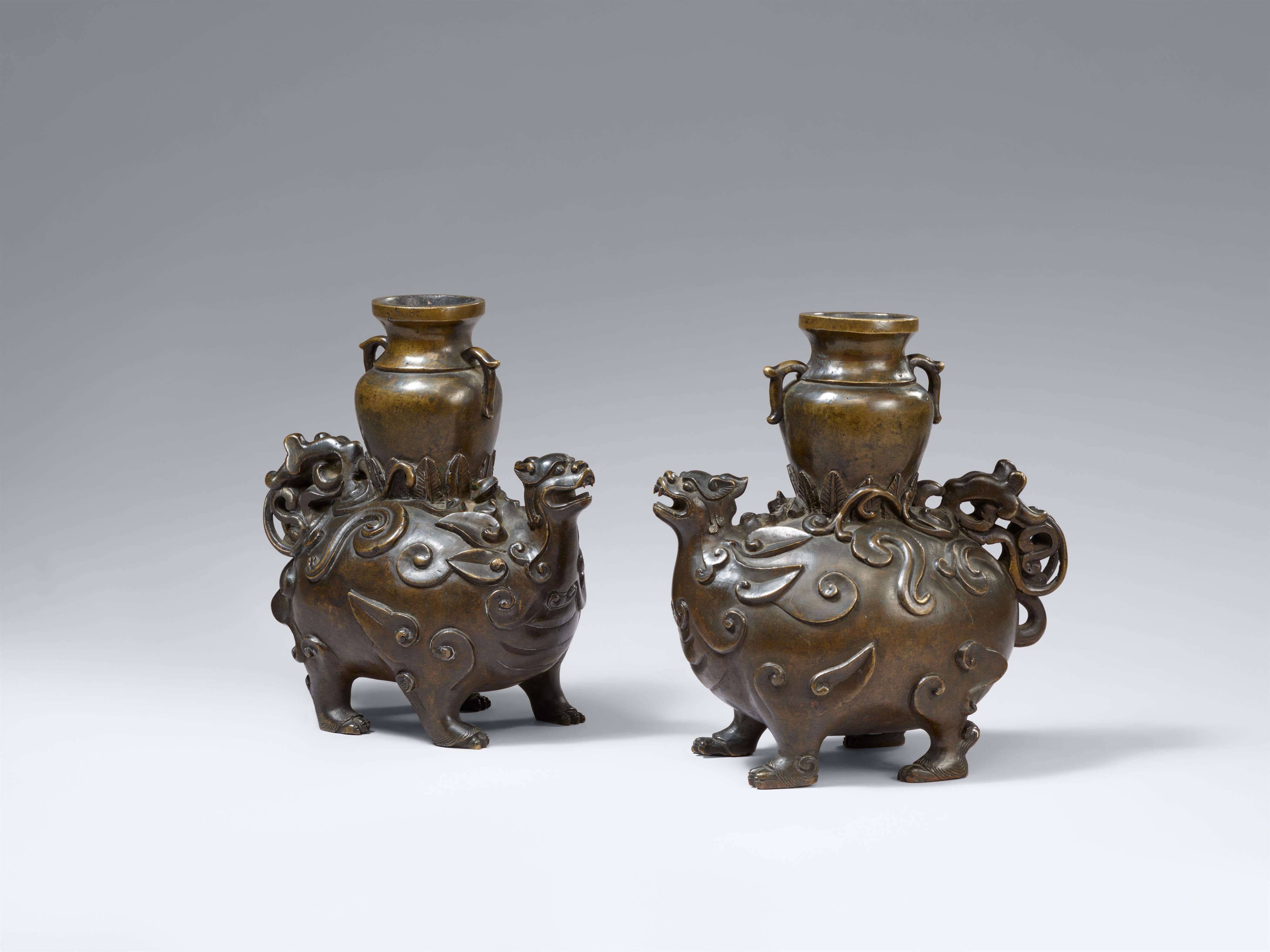 Two almost identical bronze vases. 19th century - image-1