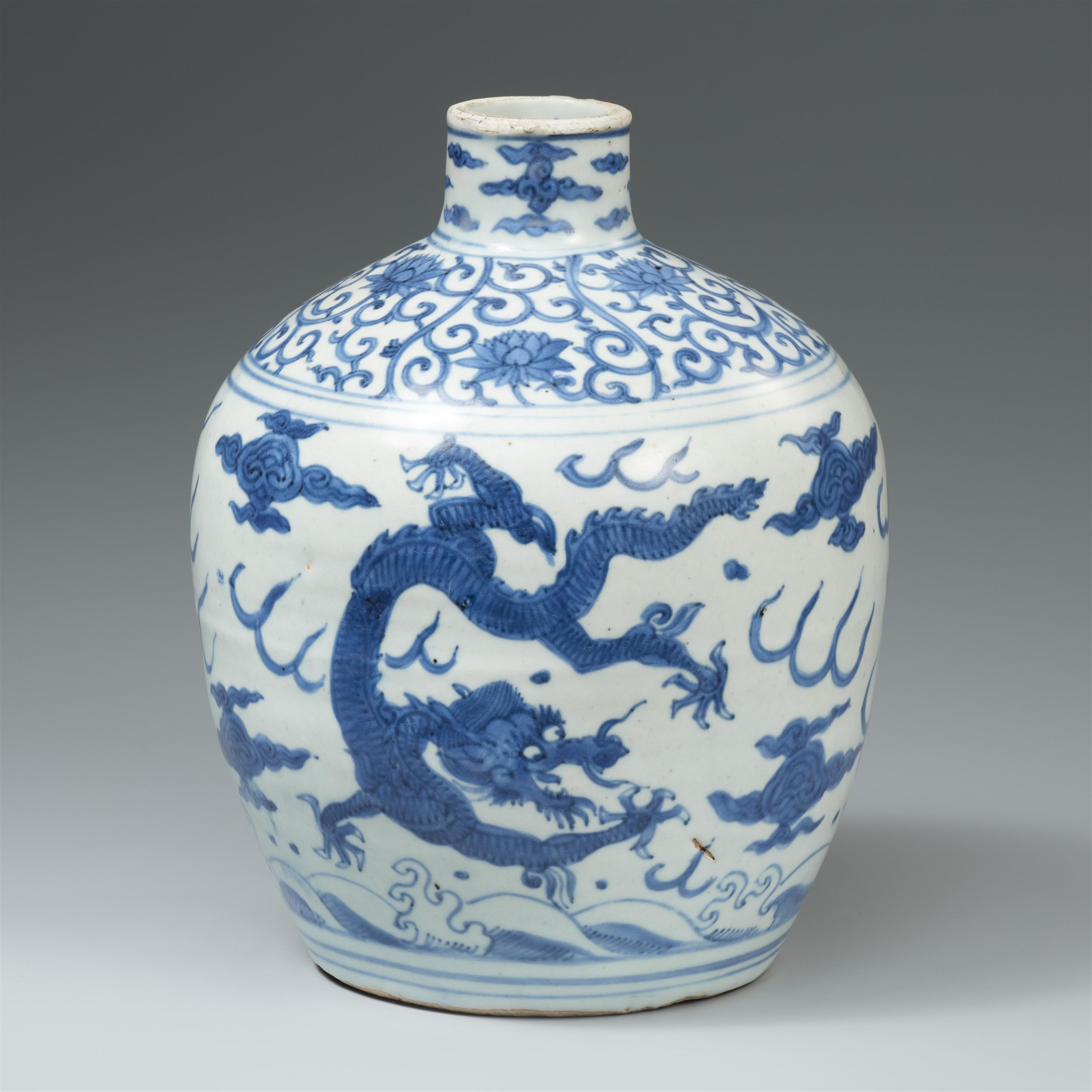 A blue and white dragon jar. Ming dynasty, late Jiajing/early Wanli era, around 1550-75 - image-2