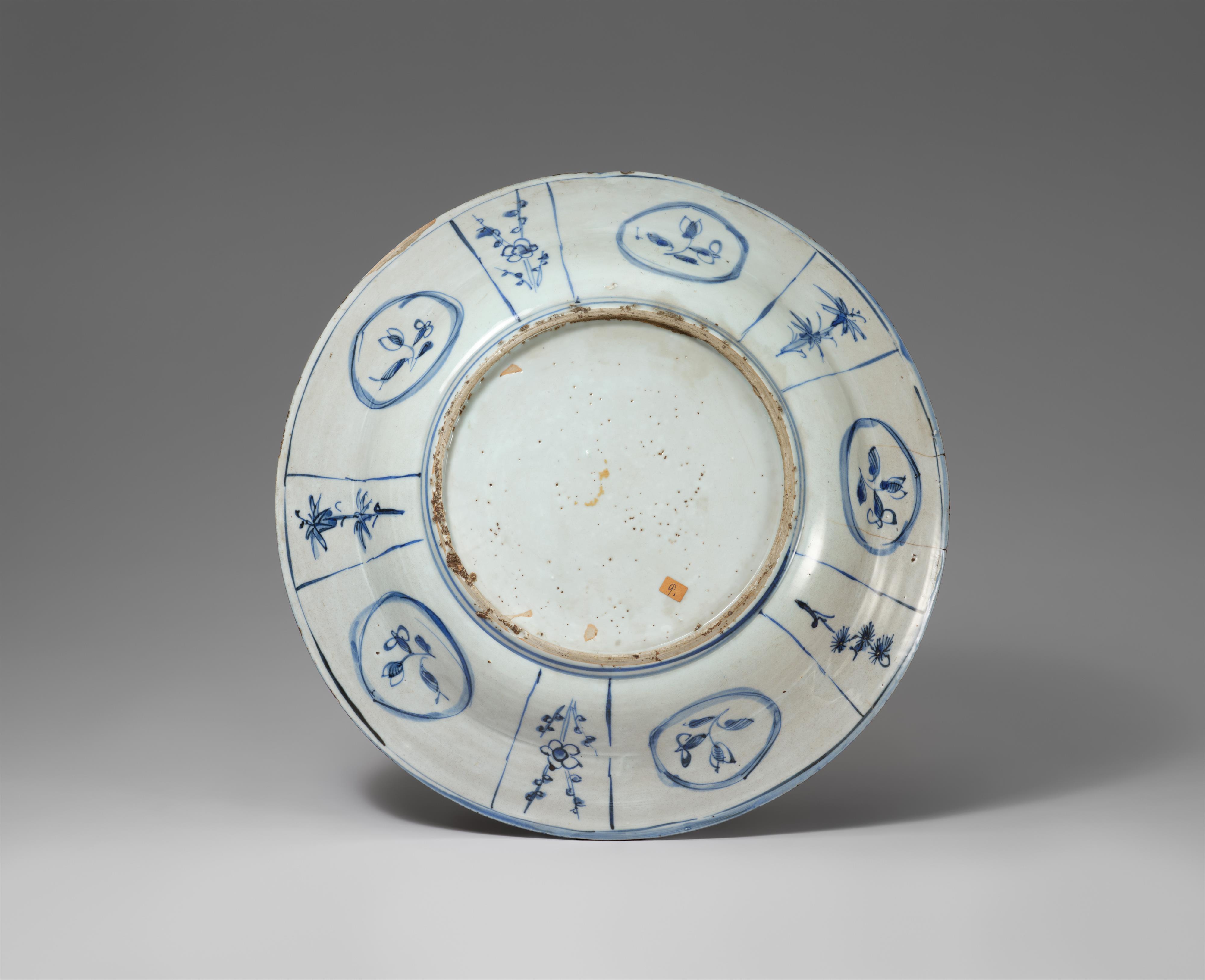 A blue and white 'kraak' charger. Ming dynasty, 17th century - image-2