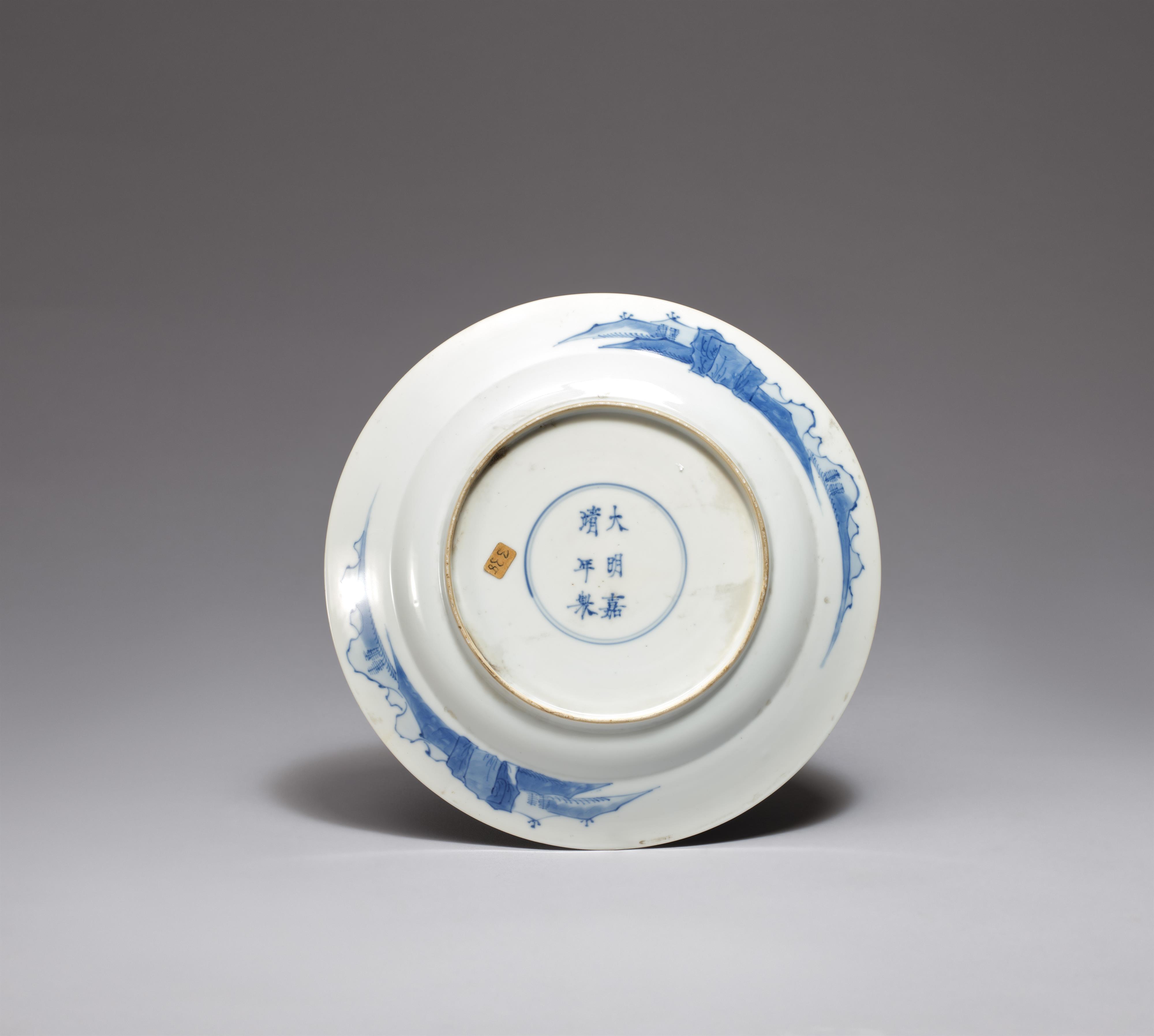 A small blue and white plate. Kangxi period (1662-1722) - image-2