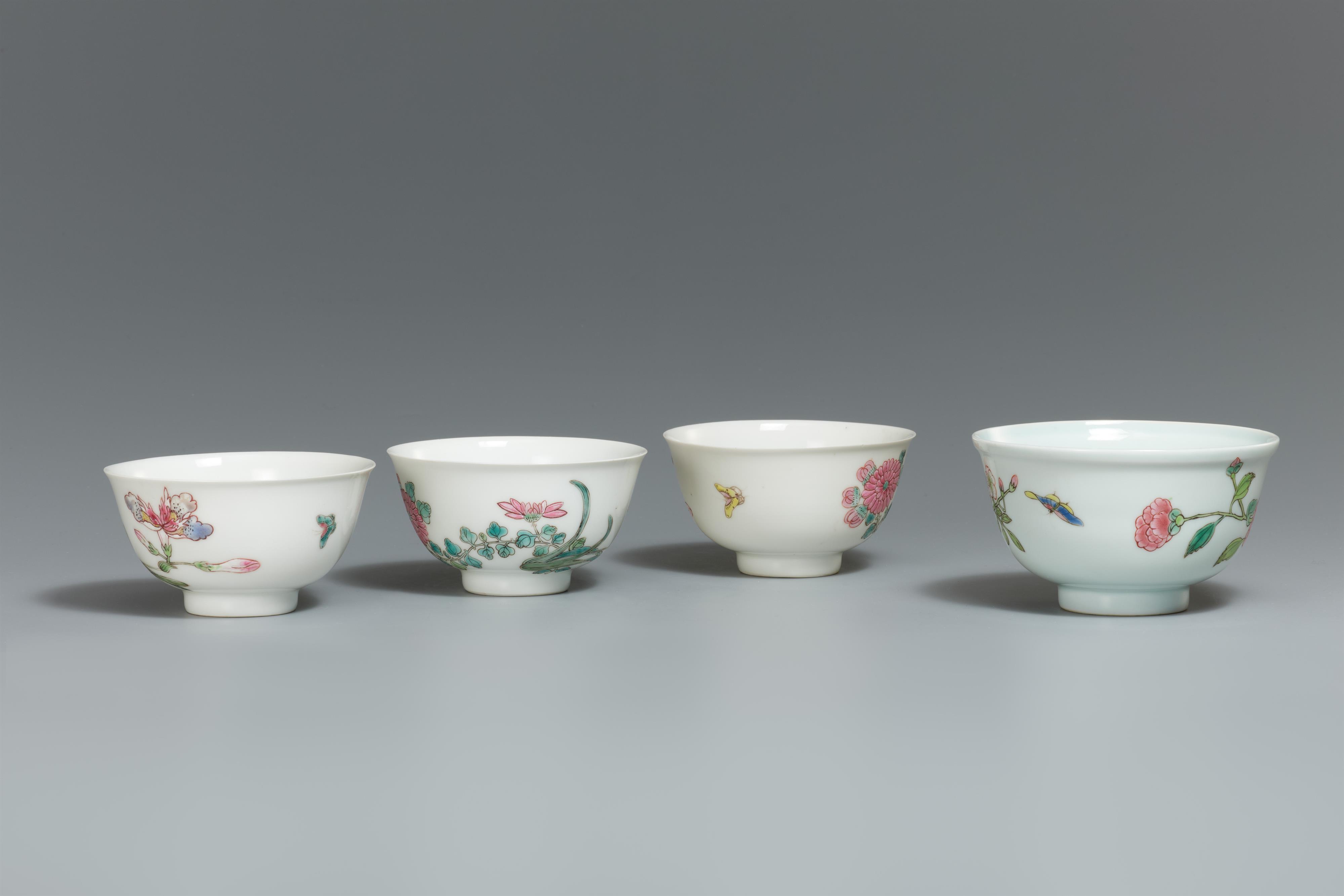 Konvolut von drei famille rose-Koppchen und einer Kumme. Yongzheng-Ära (1723-1735) - image-2