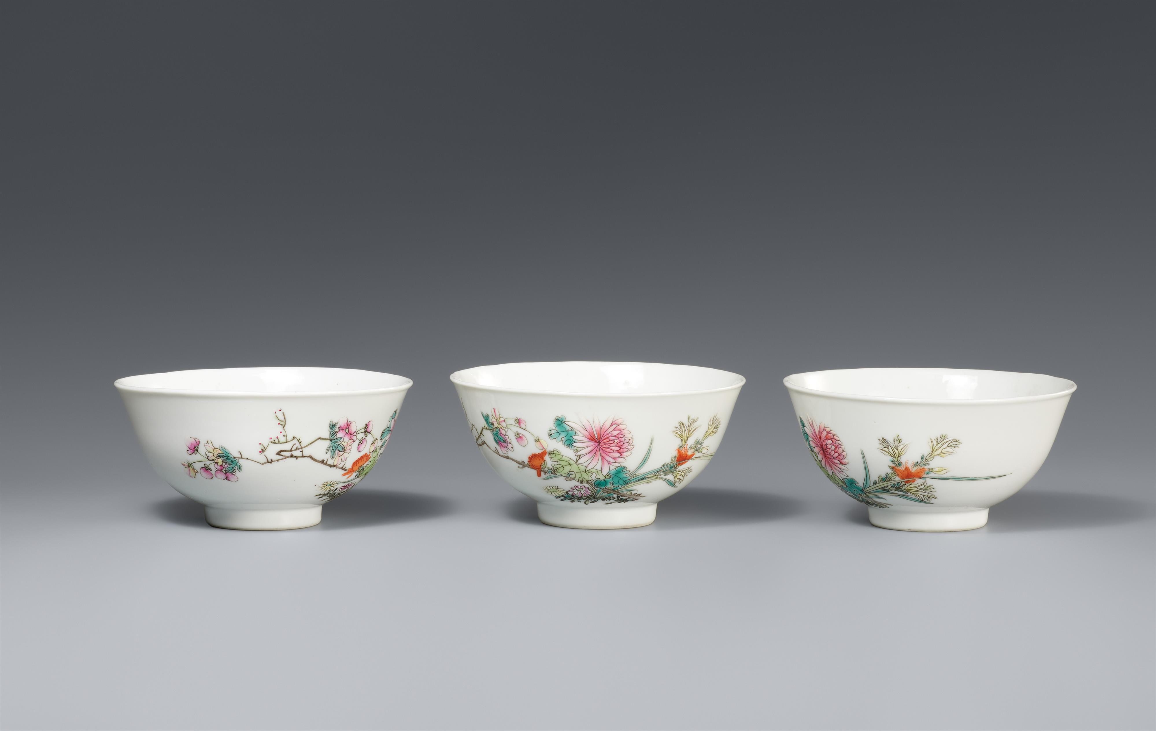 Three famille rose bowls. Guangxu period/early Republic - image-1