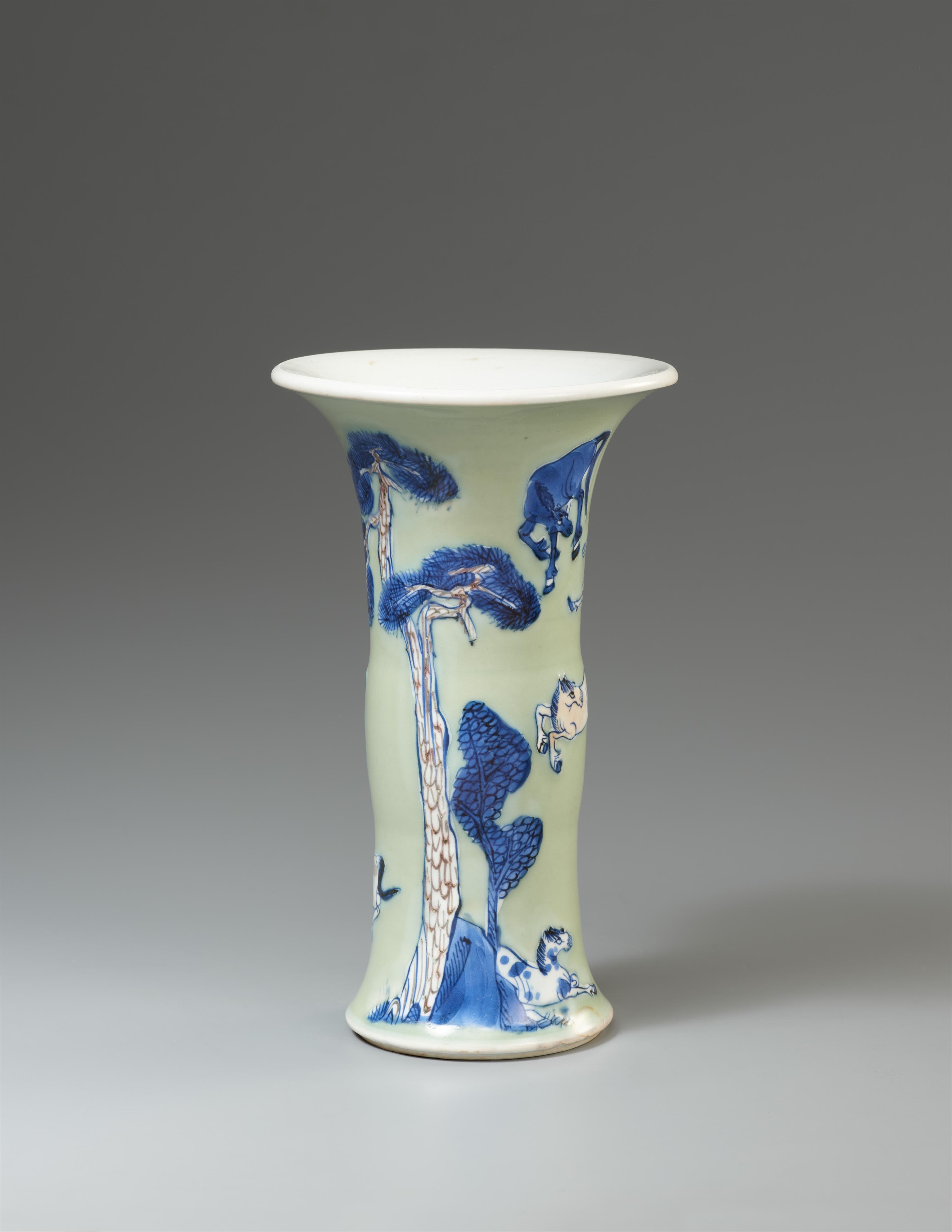 A small celadon-ground gu-shaped vase. Kangxi period (1662 - 1722) - image-3