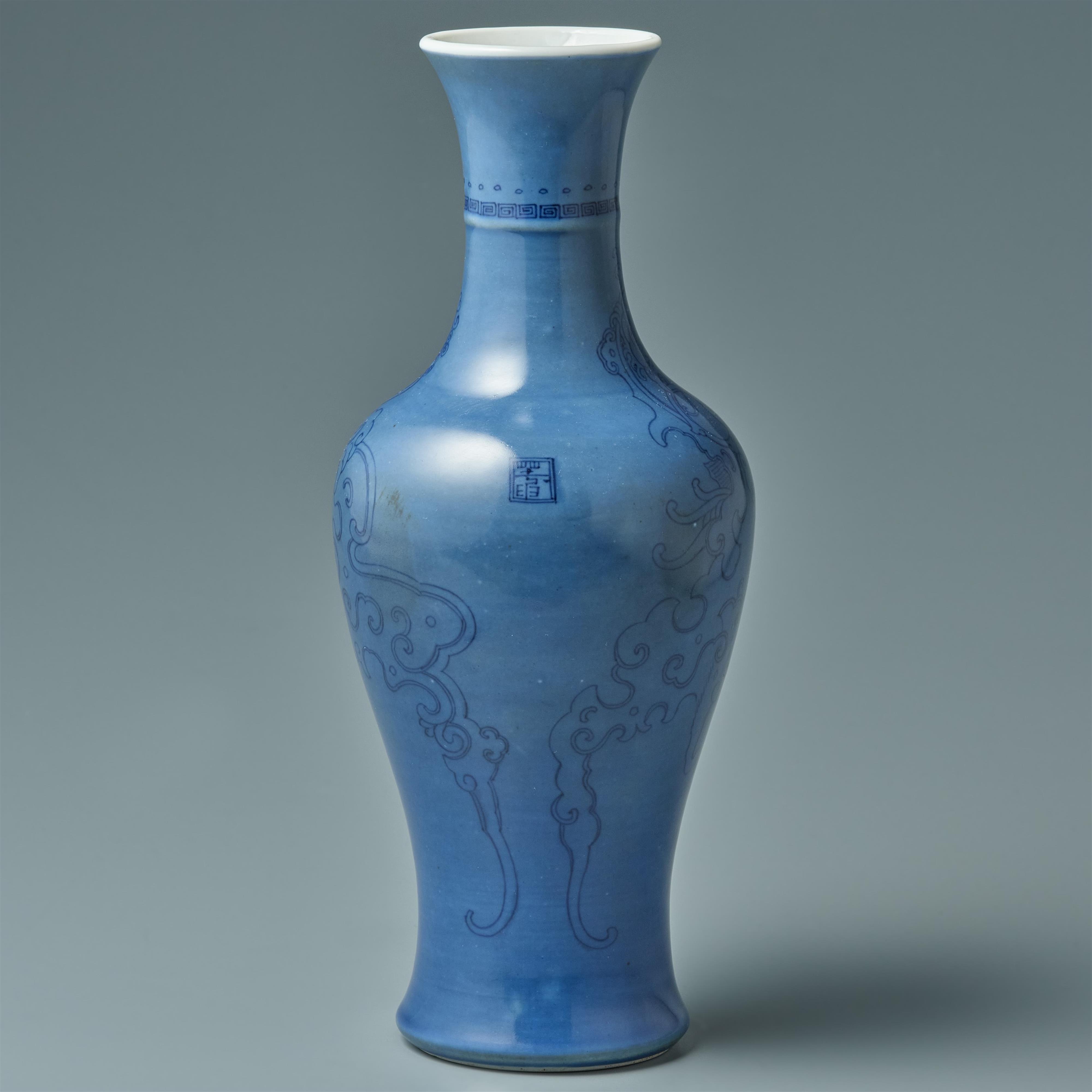 Blauglasierte Phönixvase. Kangxi-Ära (1662-1722) - image-2