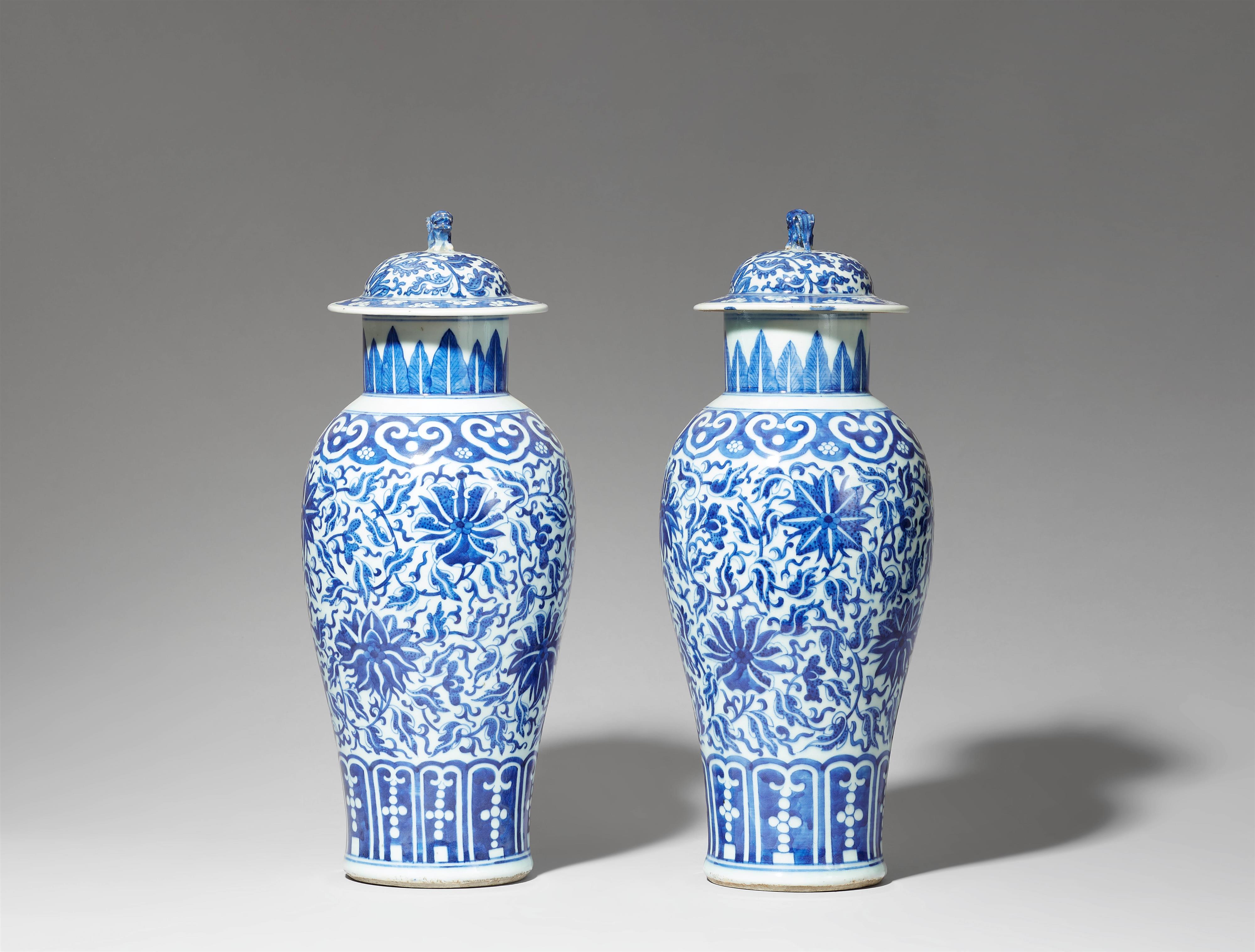 A pair of blue and white lidded baluster vases. Qing dynasty, 19th century - image-2