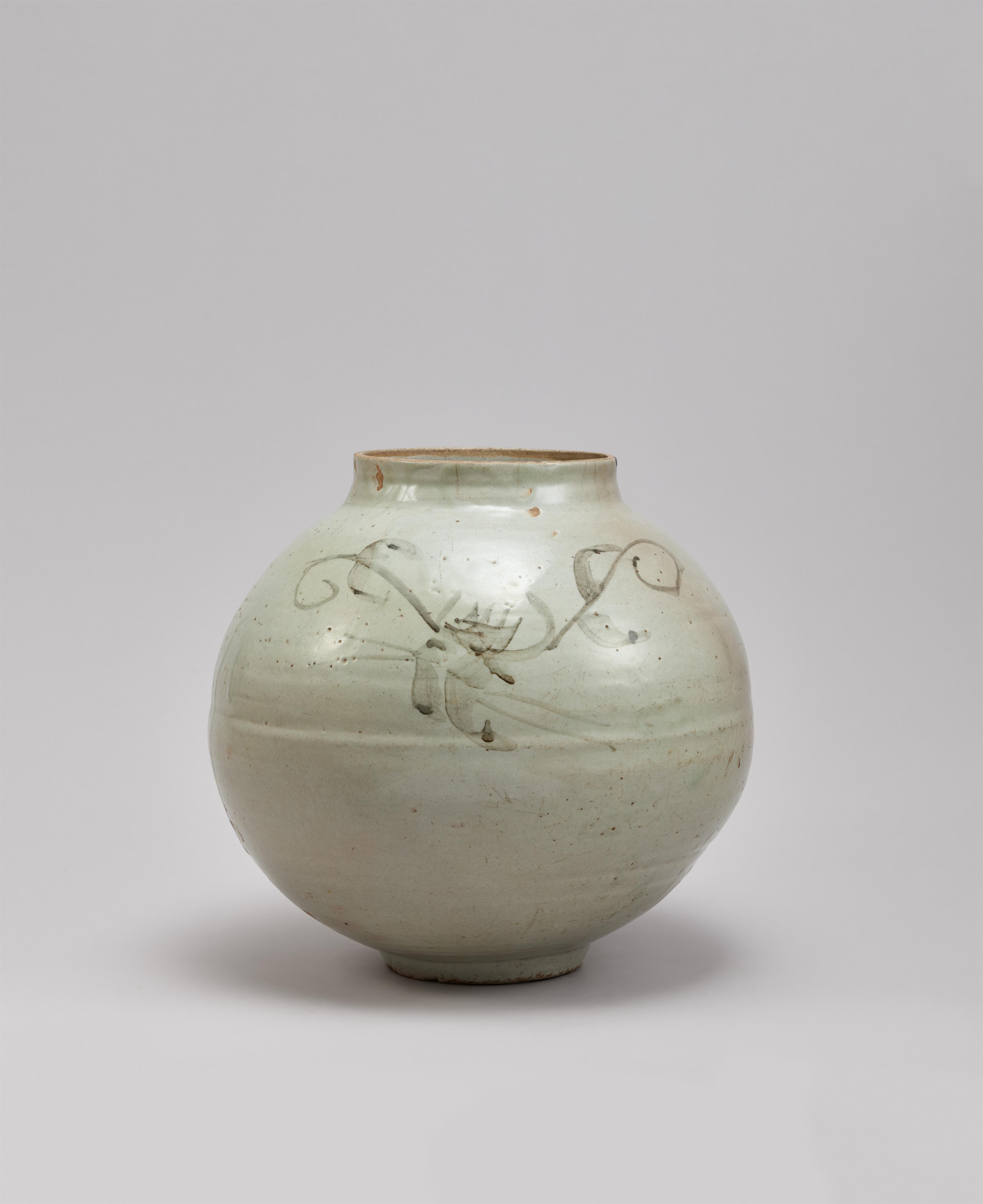 An iron-decorated jar. Korea. Joseon dynasty, 17th/18th century - image-2