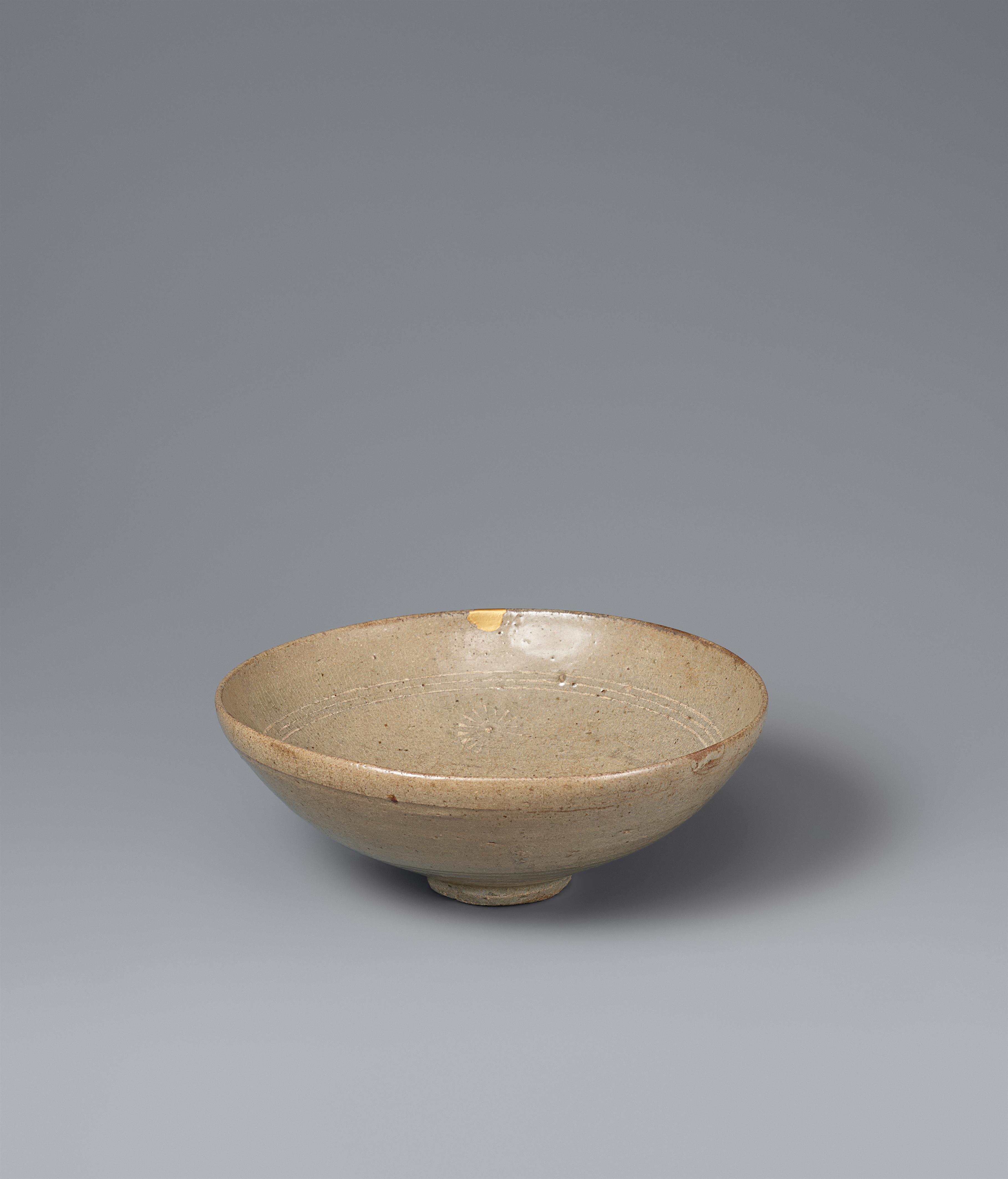 An inlaid celadon bowl. Korea. Goryeo dynasty, 14th century - image-1