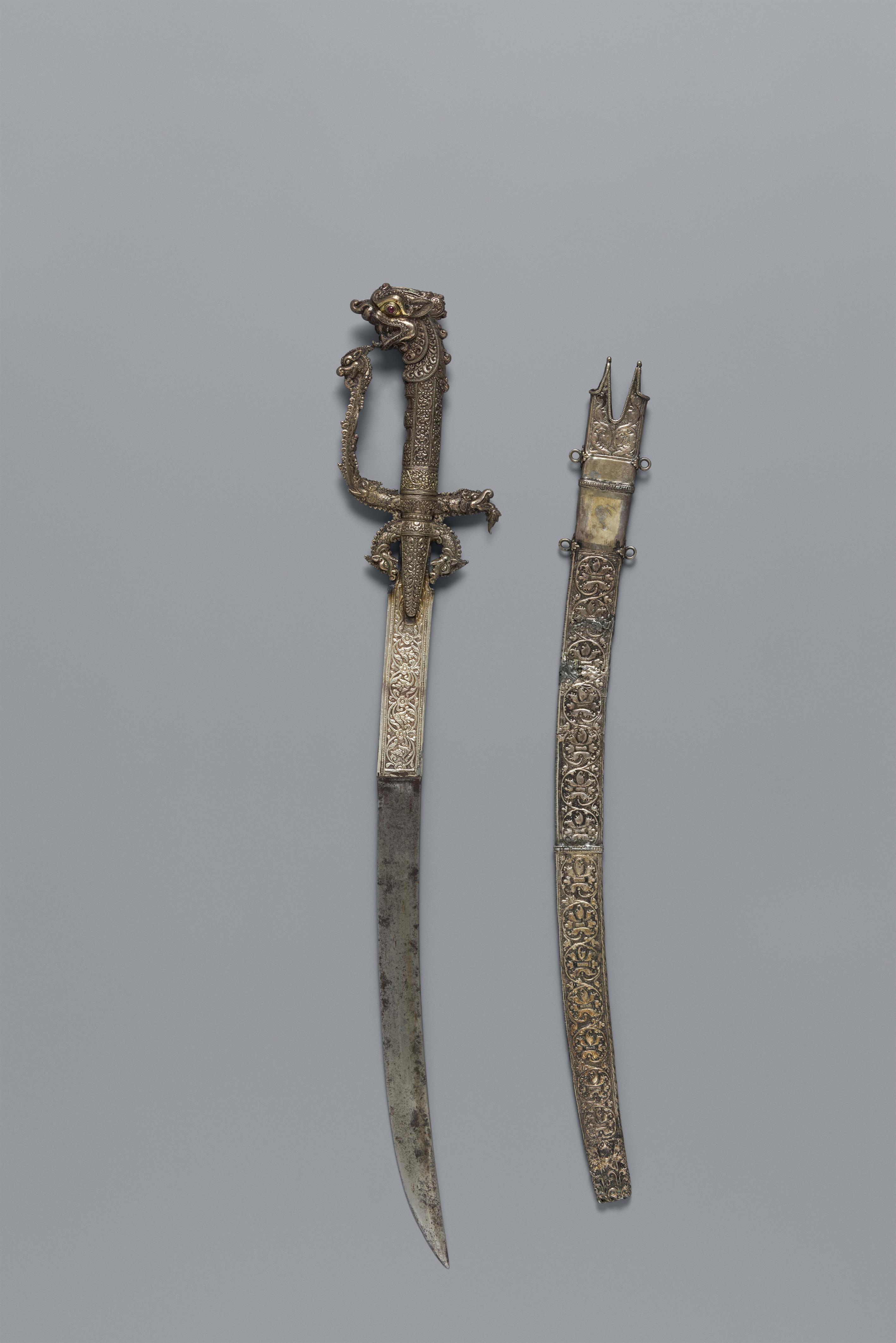 A Kandyan silver sword and scabbard (kasthane). Sri Lanka. Kandy period, 19th century - image-3