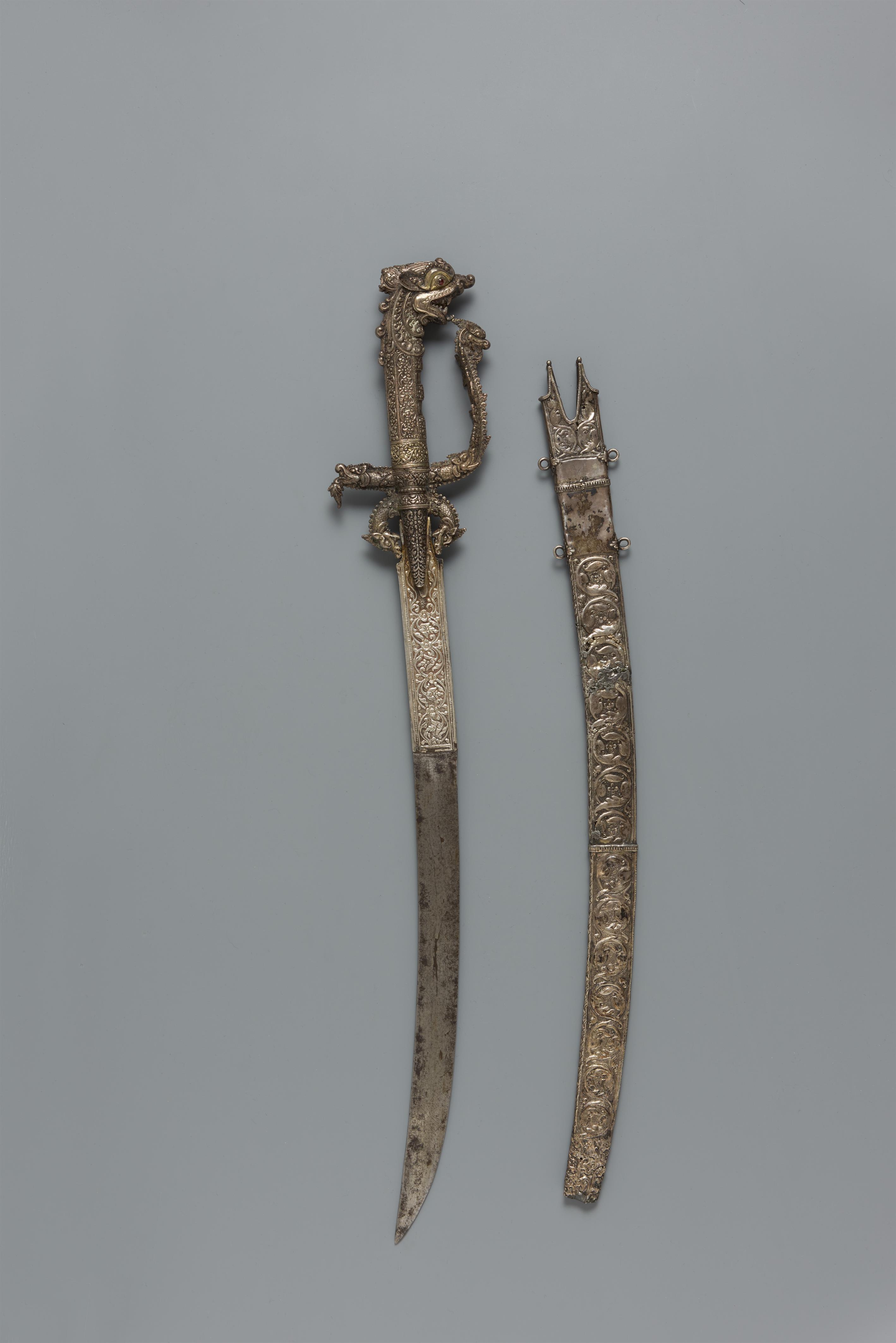 A Kandyan silver sword and scabbard (kasthane). Sri Lanka. Kandy period, 19th century - image-4
