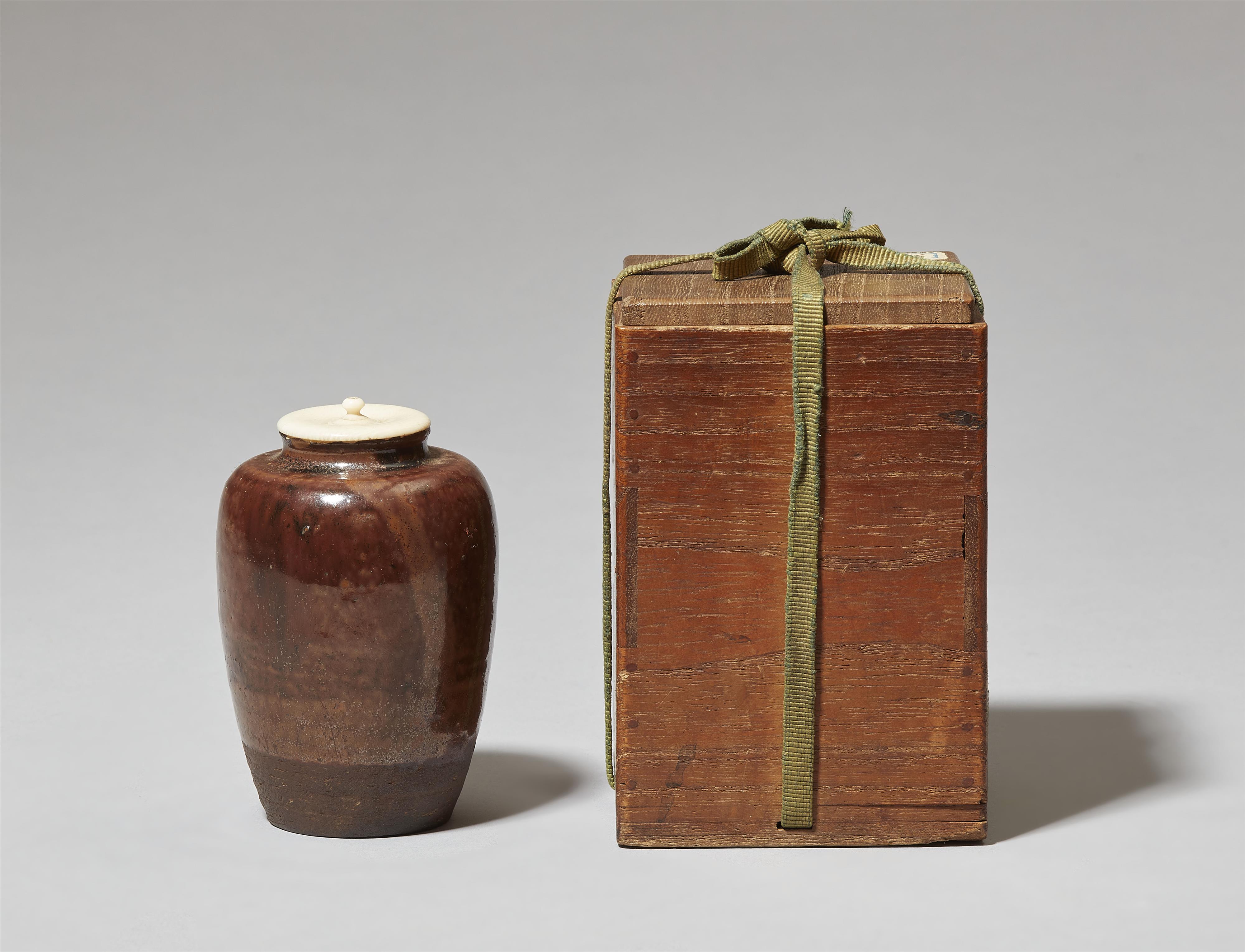 A group of nine chaire with ivory covers, a furidashi and a wooden model for a chaire. Edo period - image-4