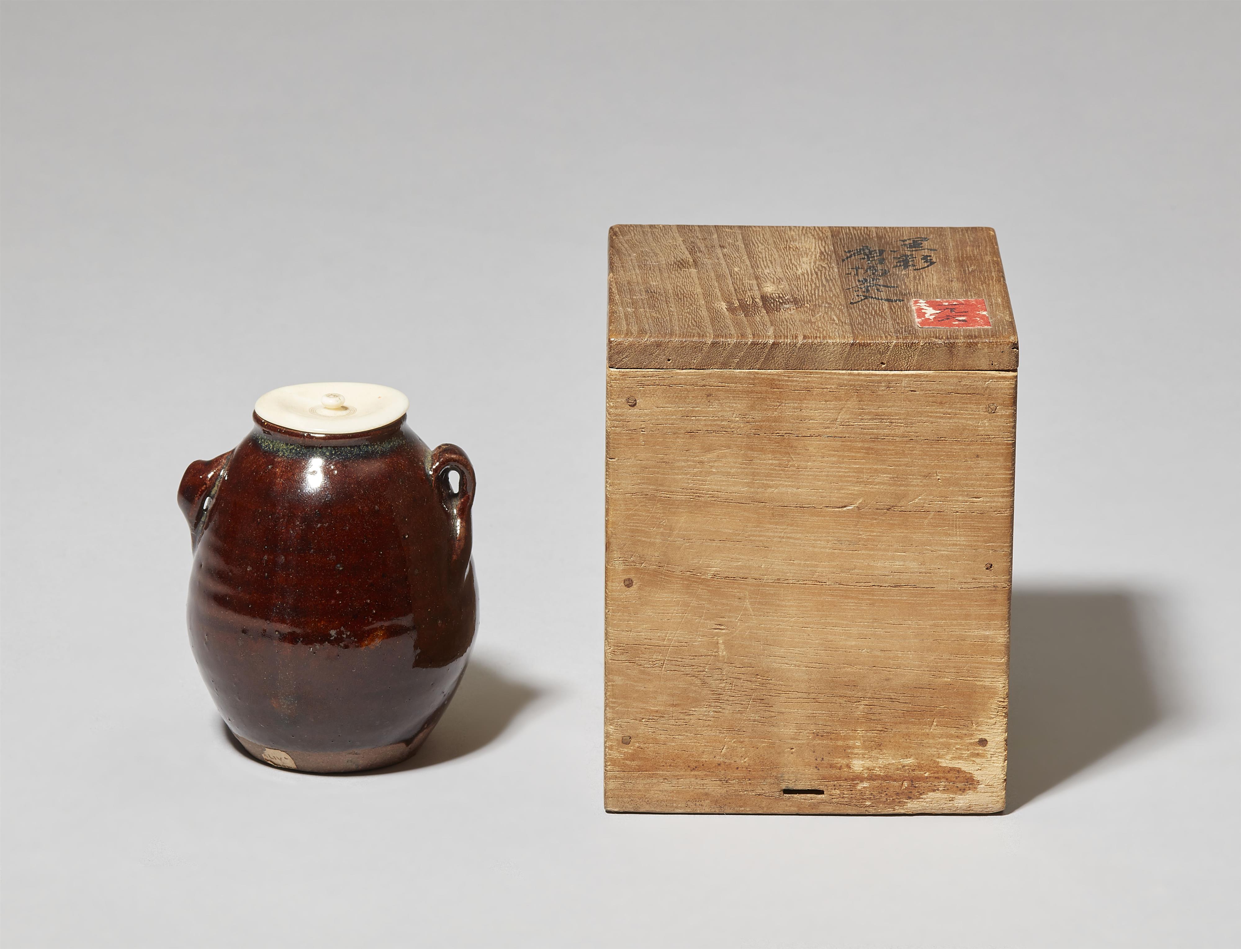 A group of nine chaire with ivory covers, a furidashi and a wooden model for a chaire. Edo period - image-5