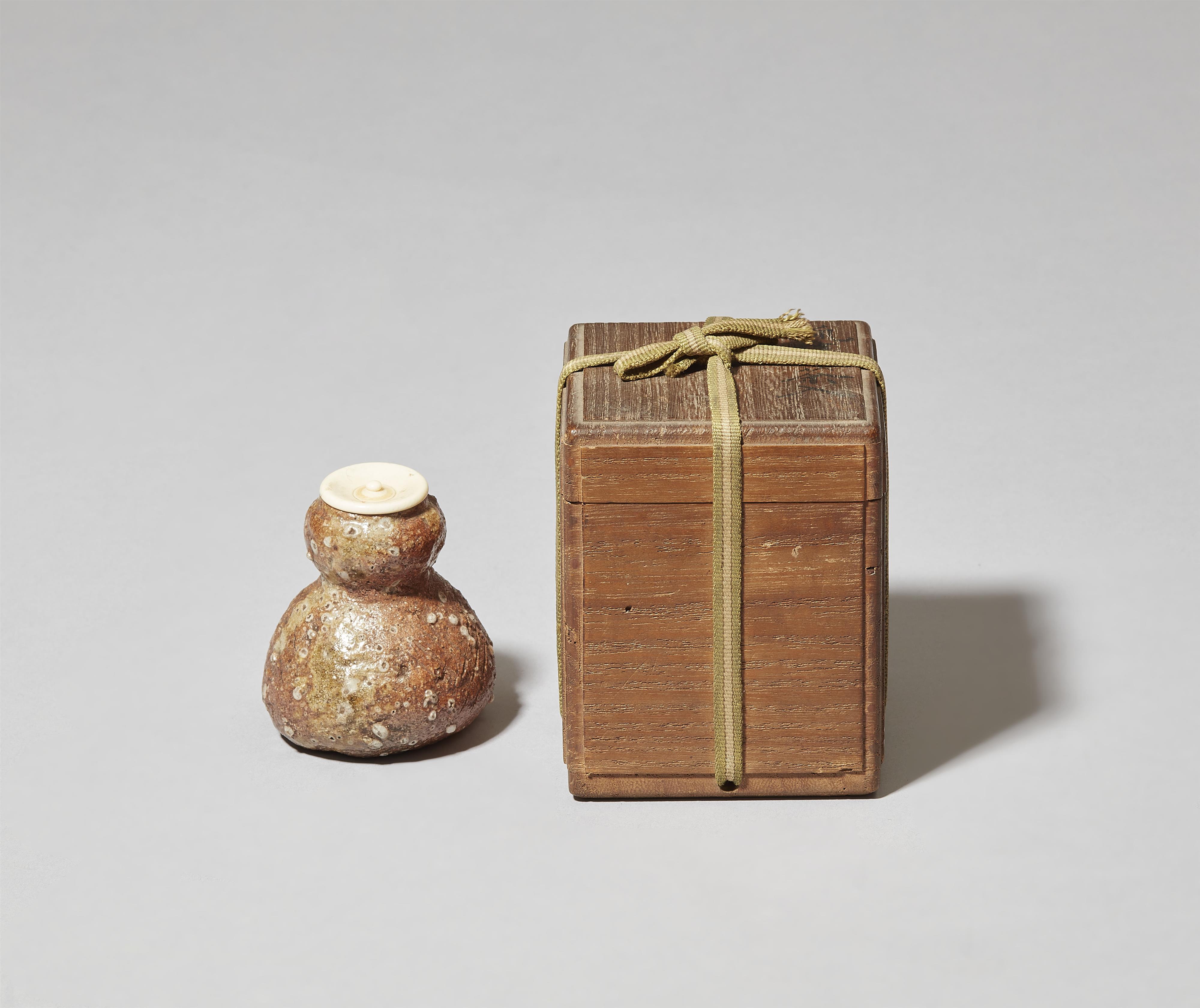 A group of nine chaire with ivory covers, a furidashi and a wooden model for a chaire. Edo period - image-10