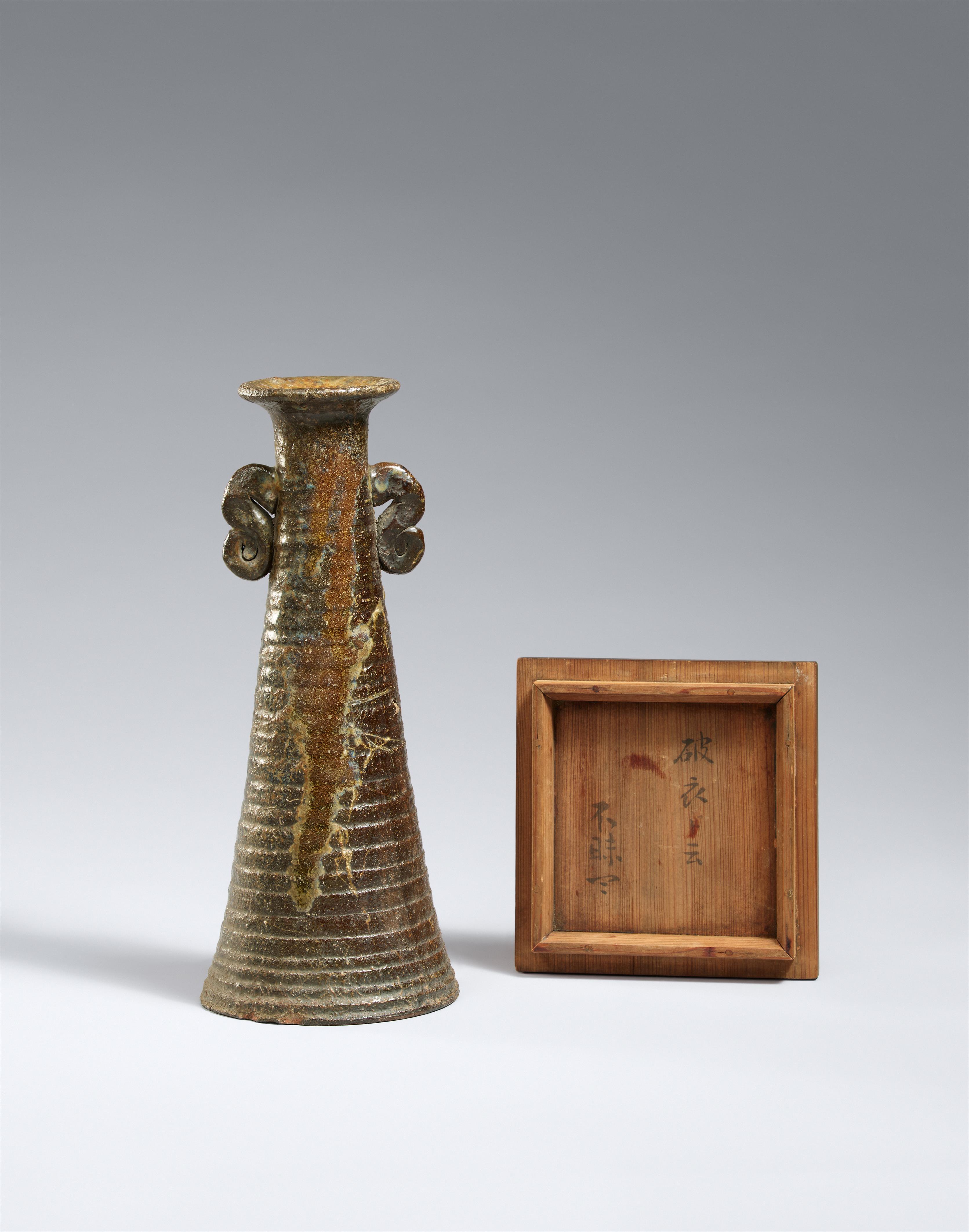 A conical vase. Edo period - image-1