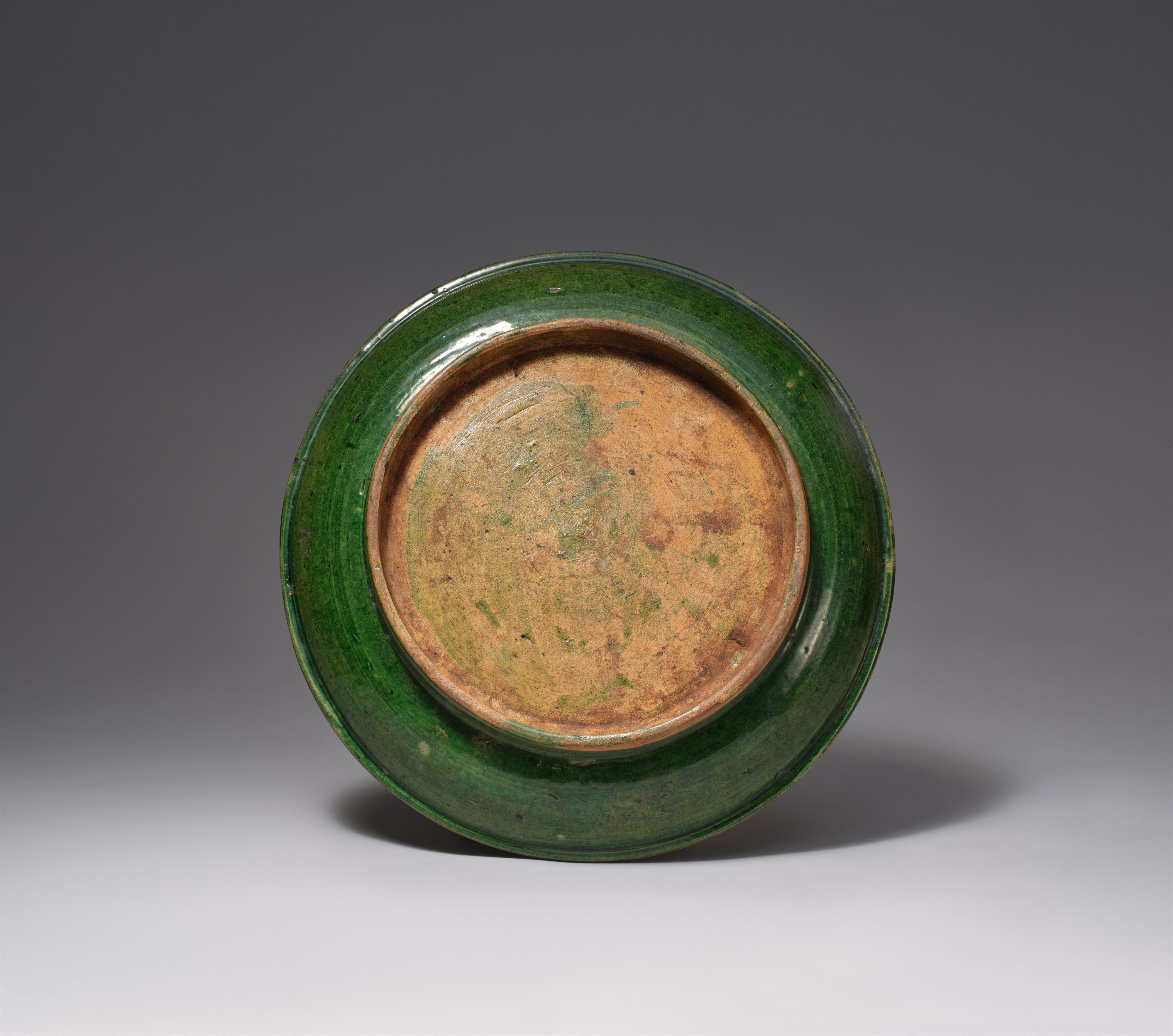 A large sansai-glazed stoneware dish. Probably Shikoku island. 18th/19th century - image-2