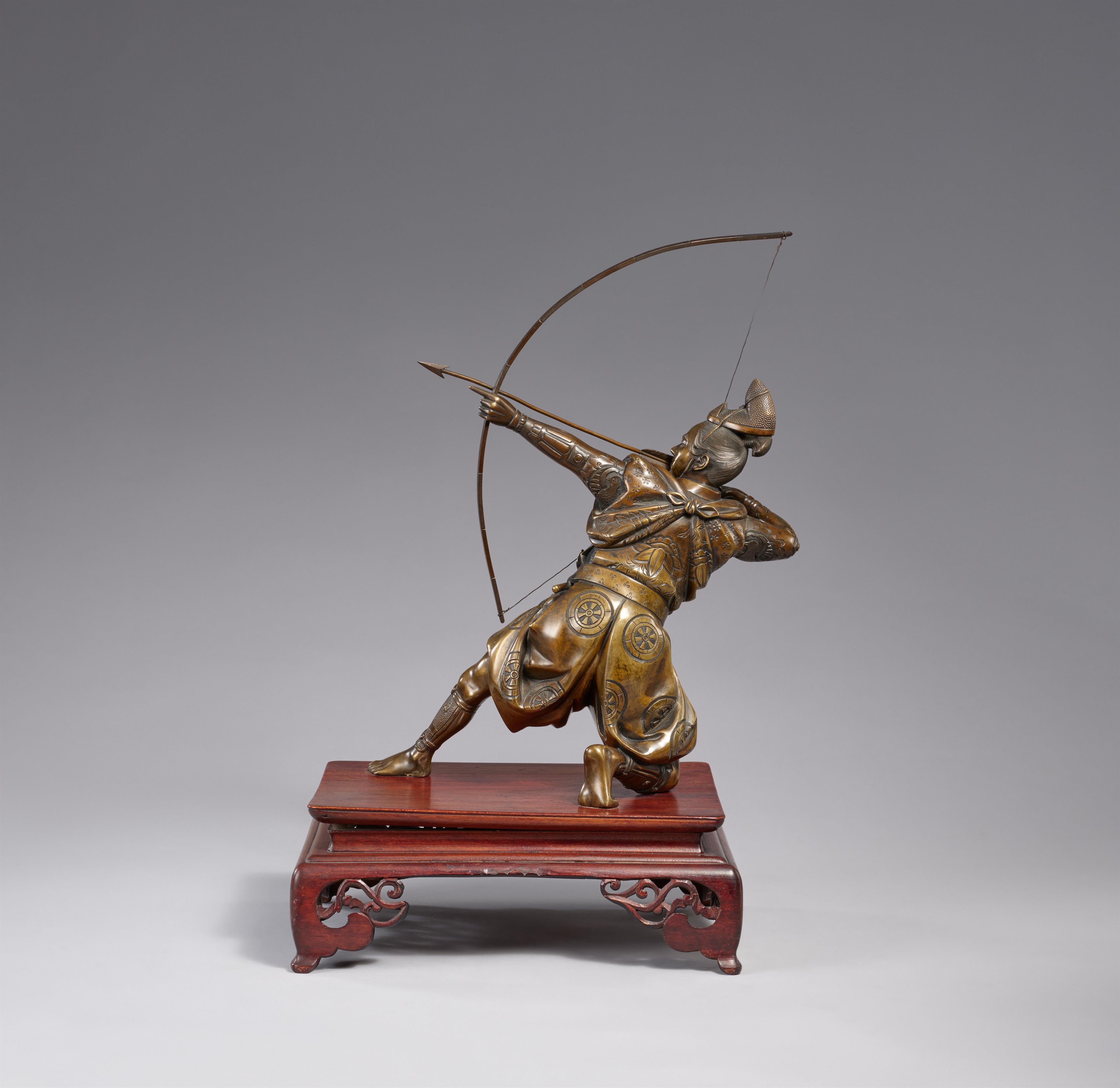 A bronze figure of a samurai archer. Around 1900 - image-2