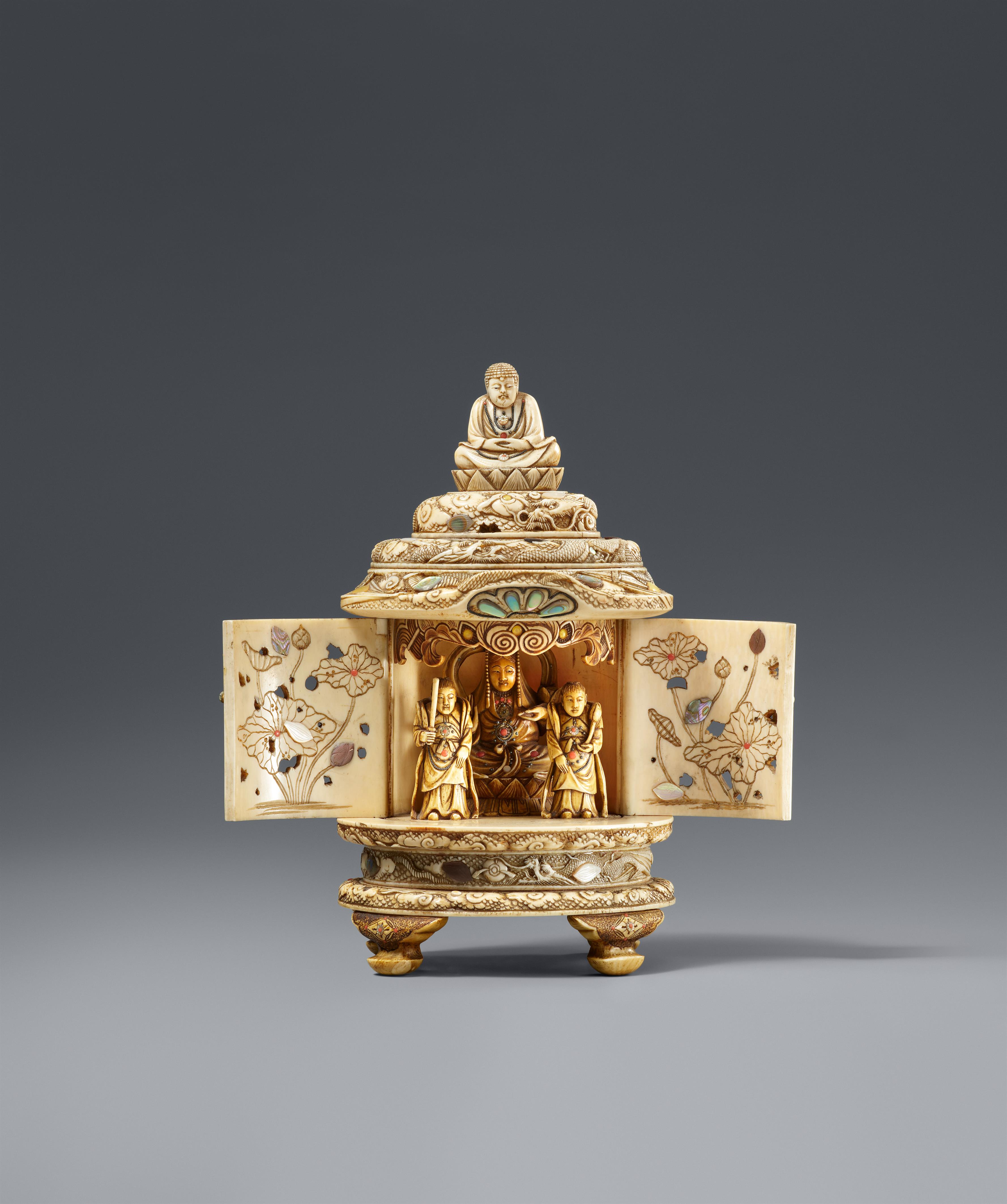 A round ivory shrine with Kannon Bosatsu inside. Meiji period - image-1