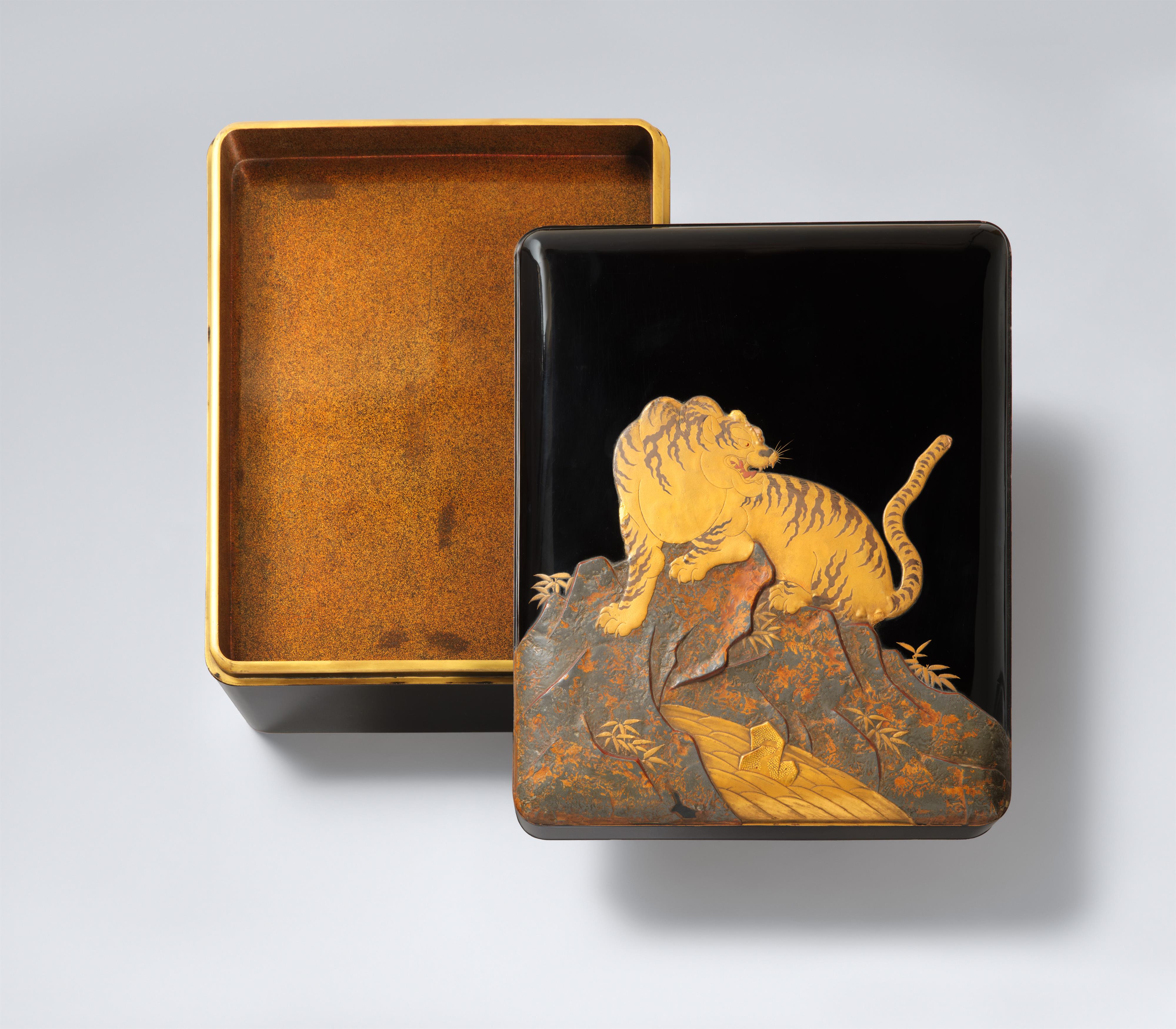 A large lacquer paper box (bunko). 19th century - image-1