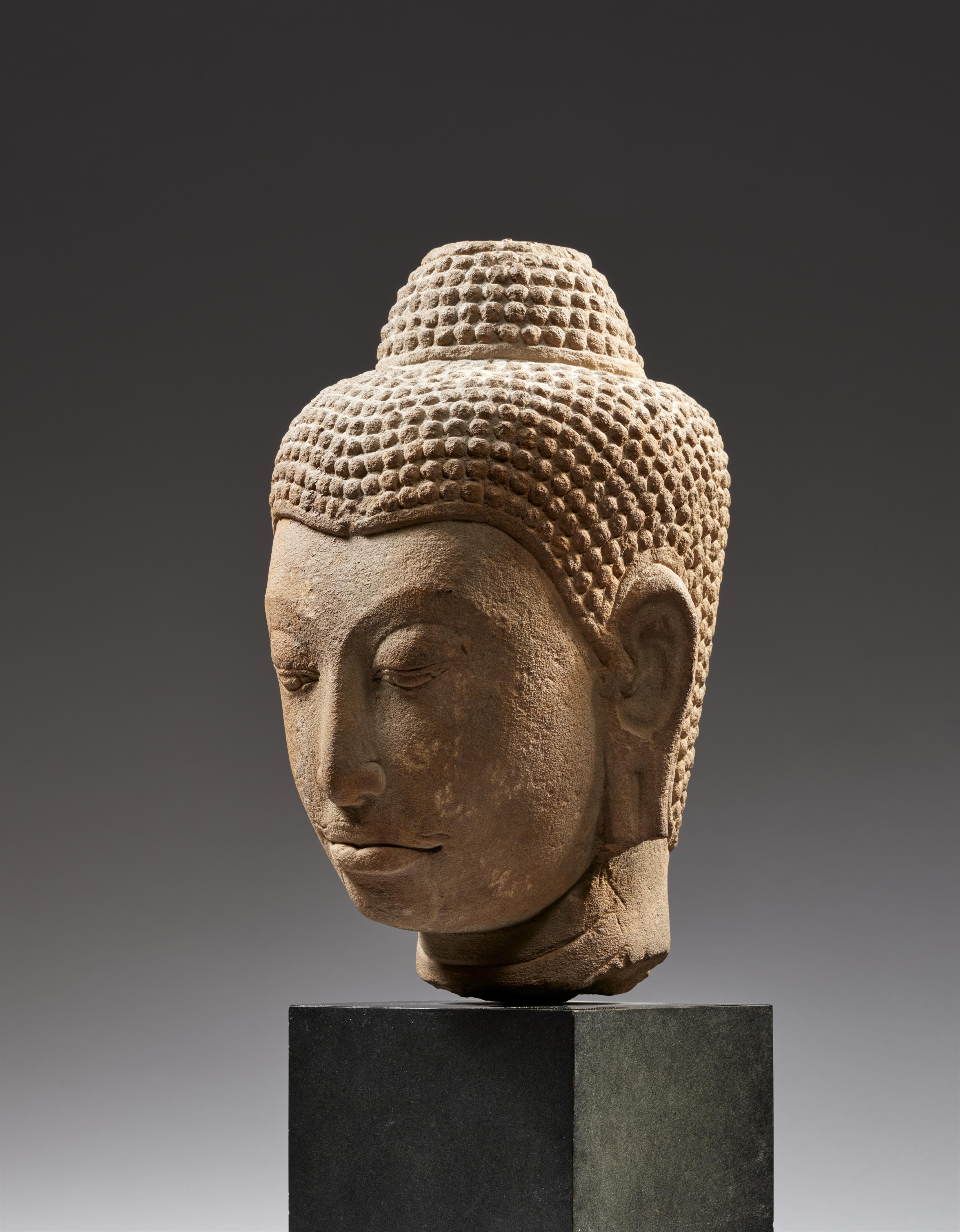 Kopf eines Buddha. Sandstein. Thailand, Ayutthaya. 15./16. Jh. - image-2