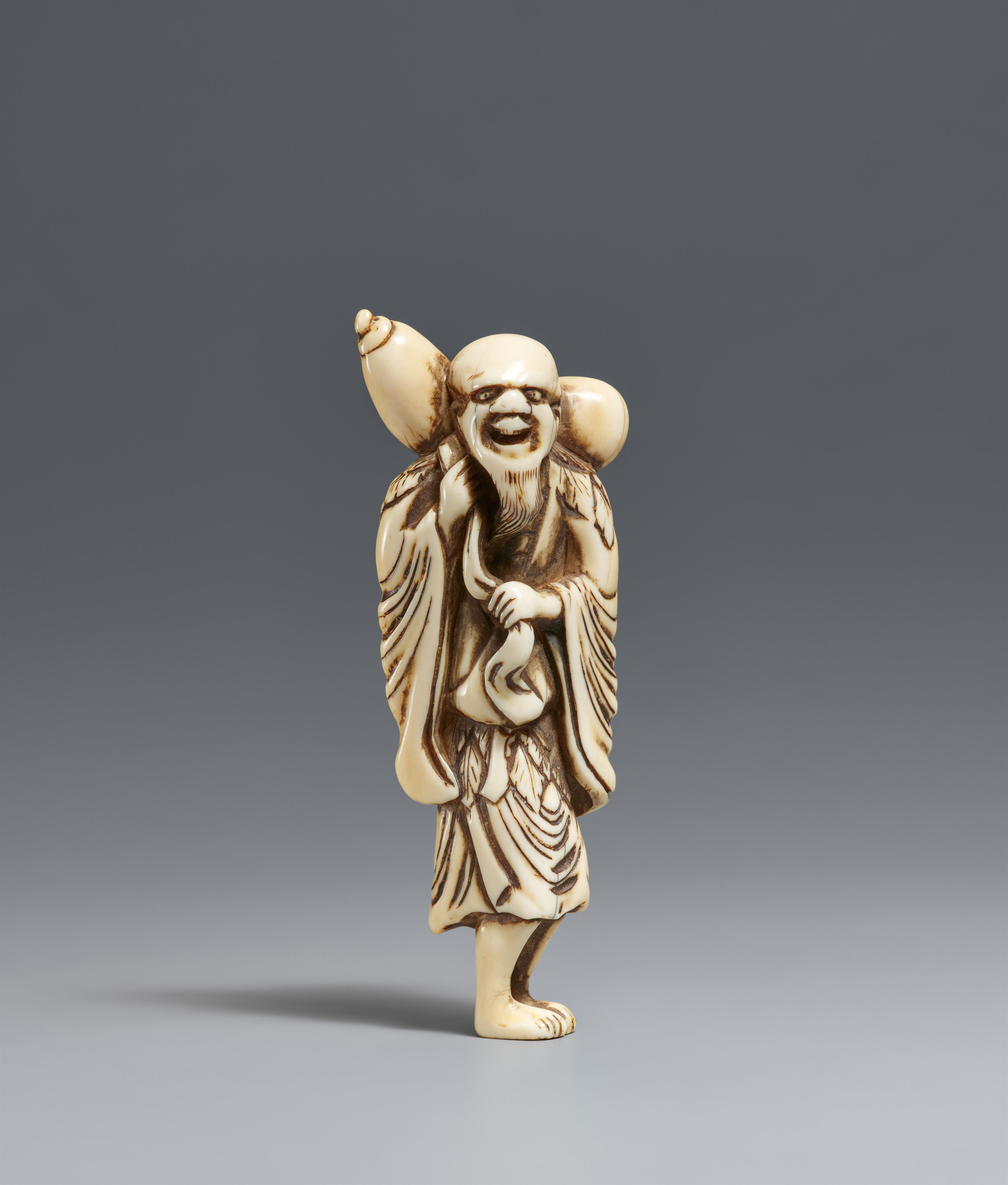 An ivory netsuke of a tall sennin. 18th century - image-1