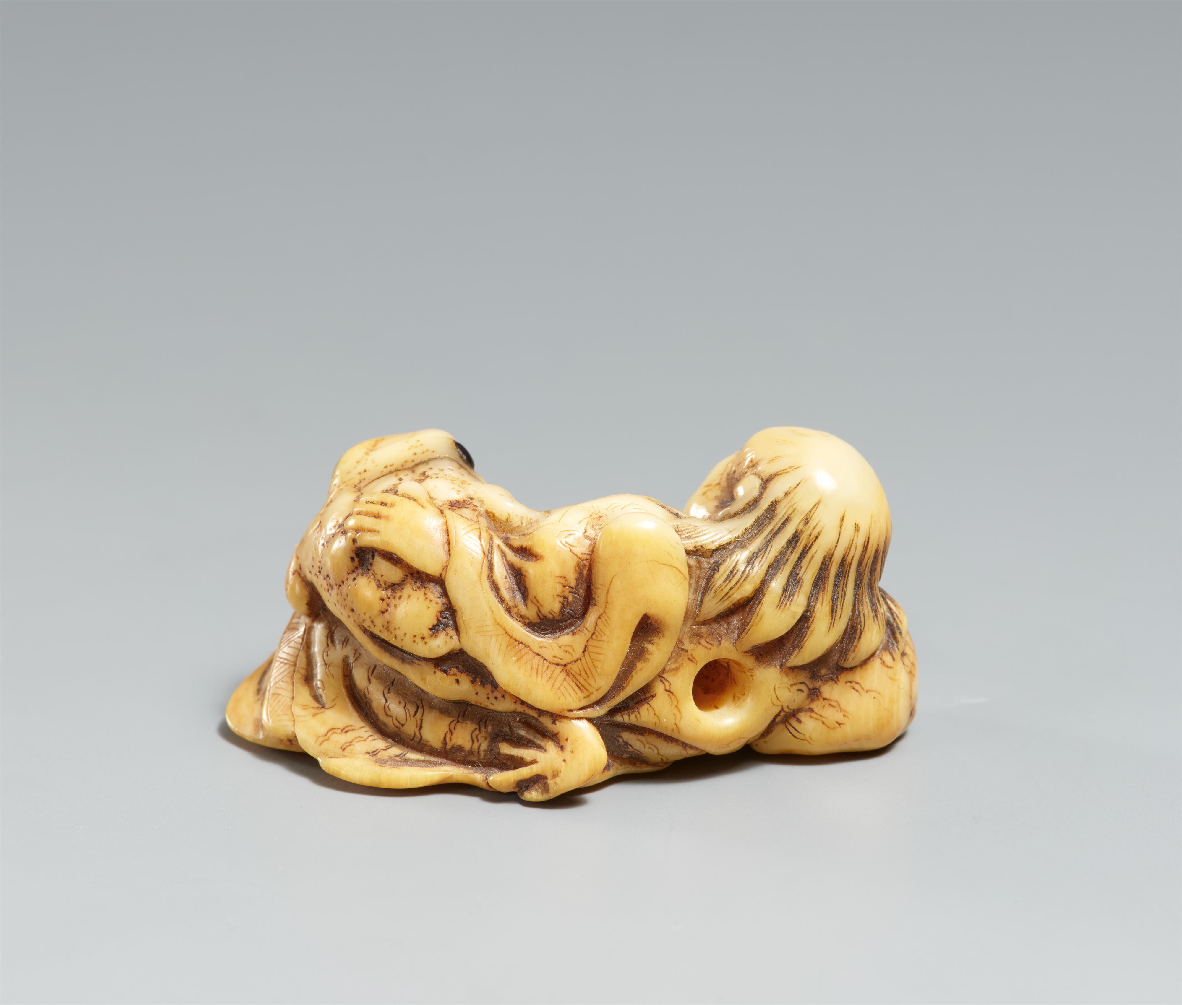 A marine ivory netsuke of a Gama Sennin. 19th century - image-2