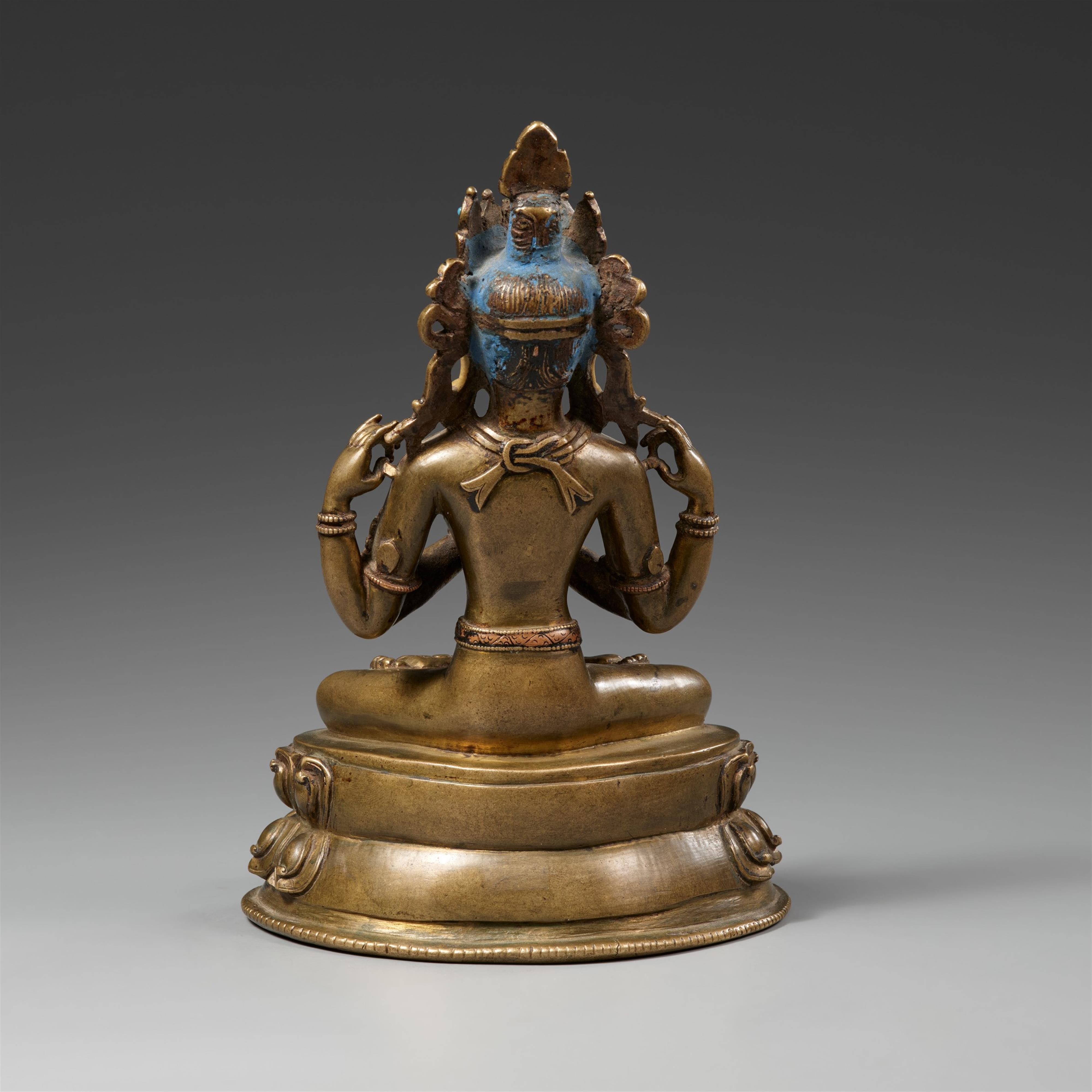 Shadakshari Lokeshvara. Gelbliche Bronze. Möglicherweise Westtibet, im Stil des 16. Jh. - image-2