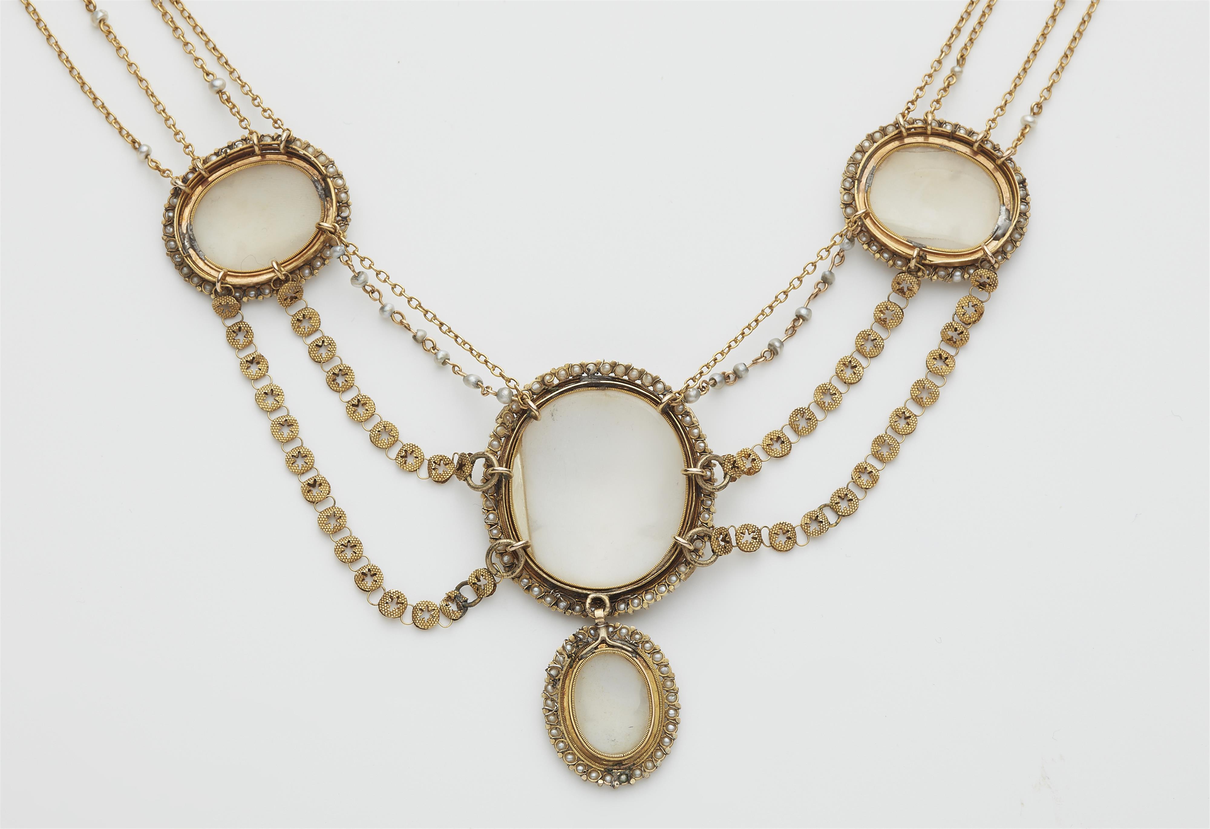 A French Neoclassical 18k gold enamel pearl and shell cameo garland necklace. - image-2