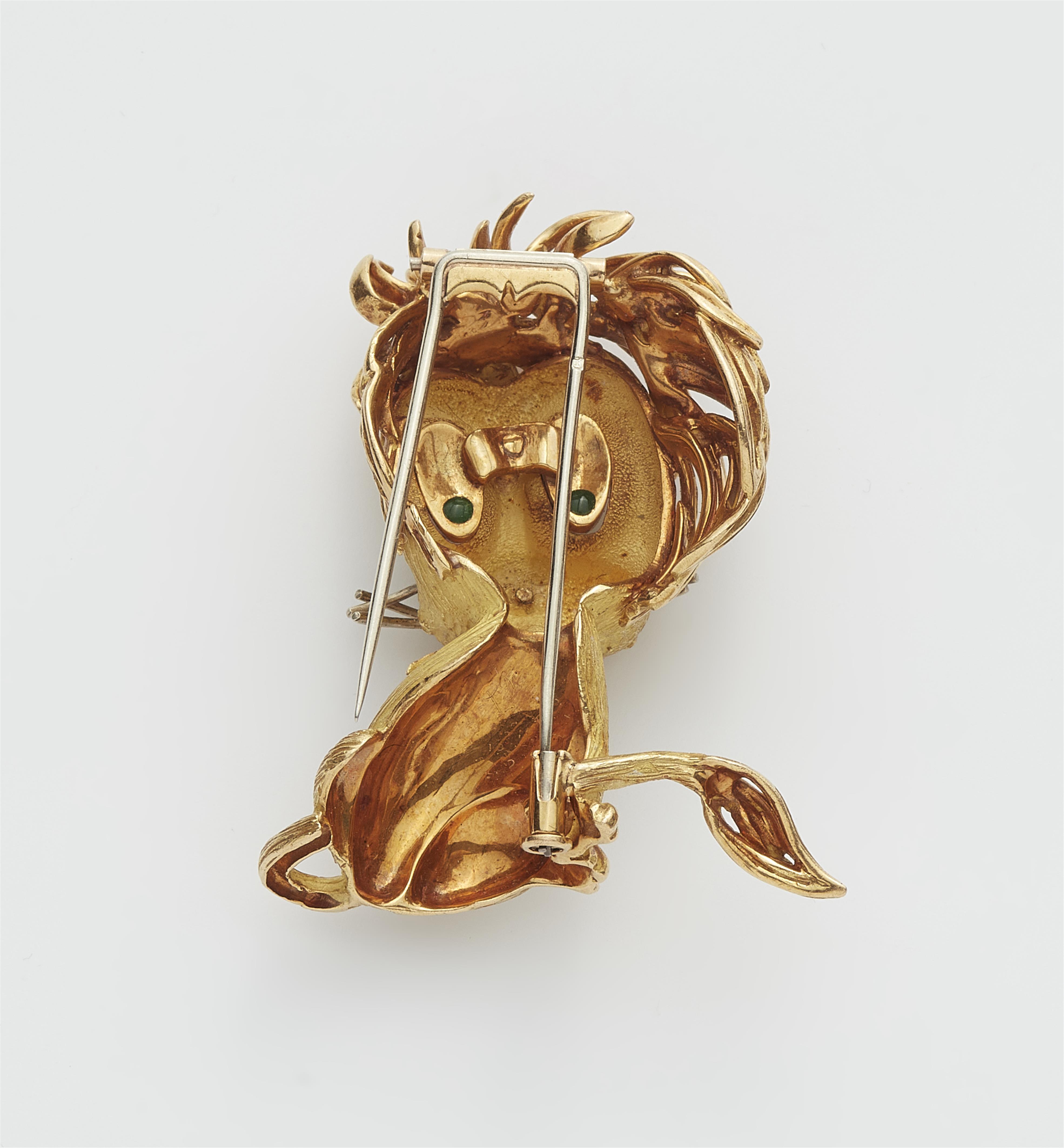 A French 18k gold and enamel novelty clip of a lion cub. - image-2