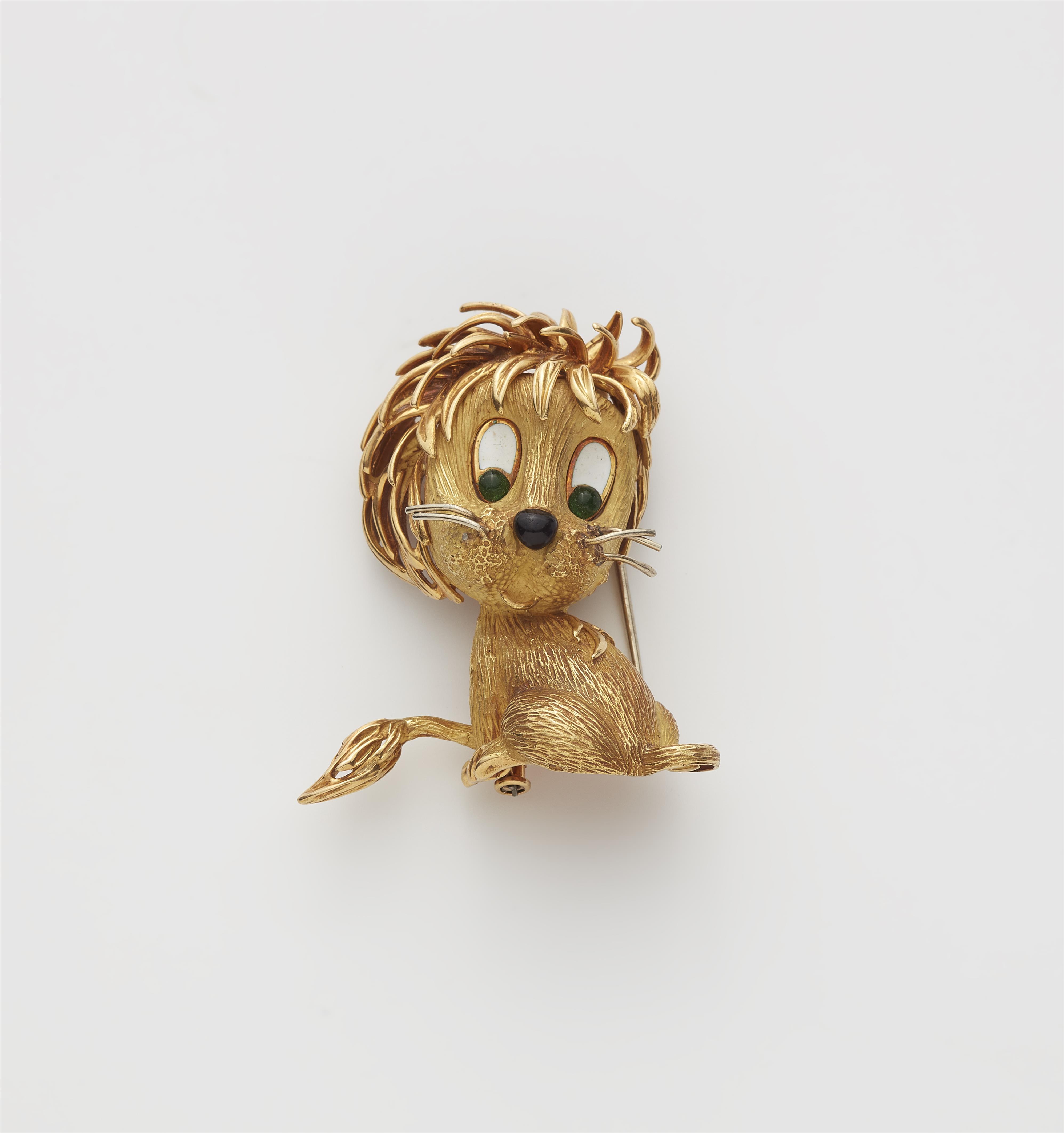 A French 18k gold and enamel novelty clip of a lion cub. - image-1