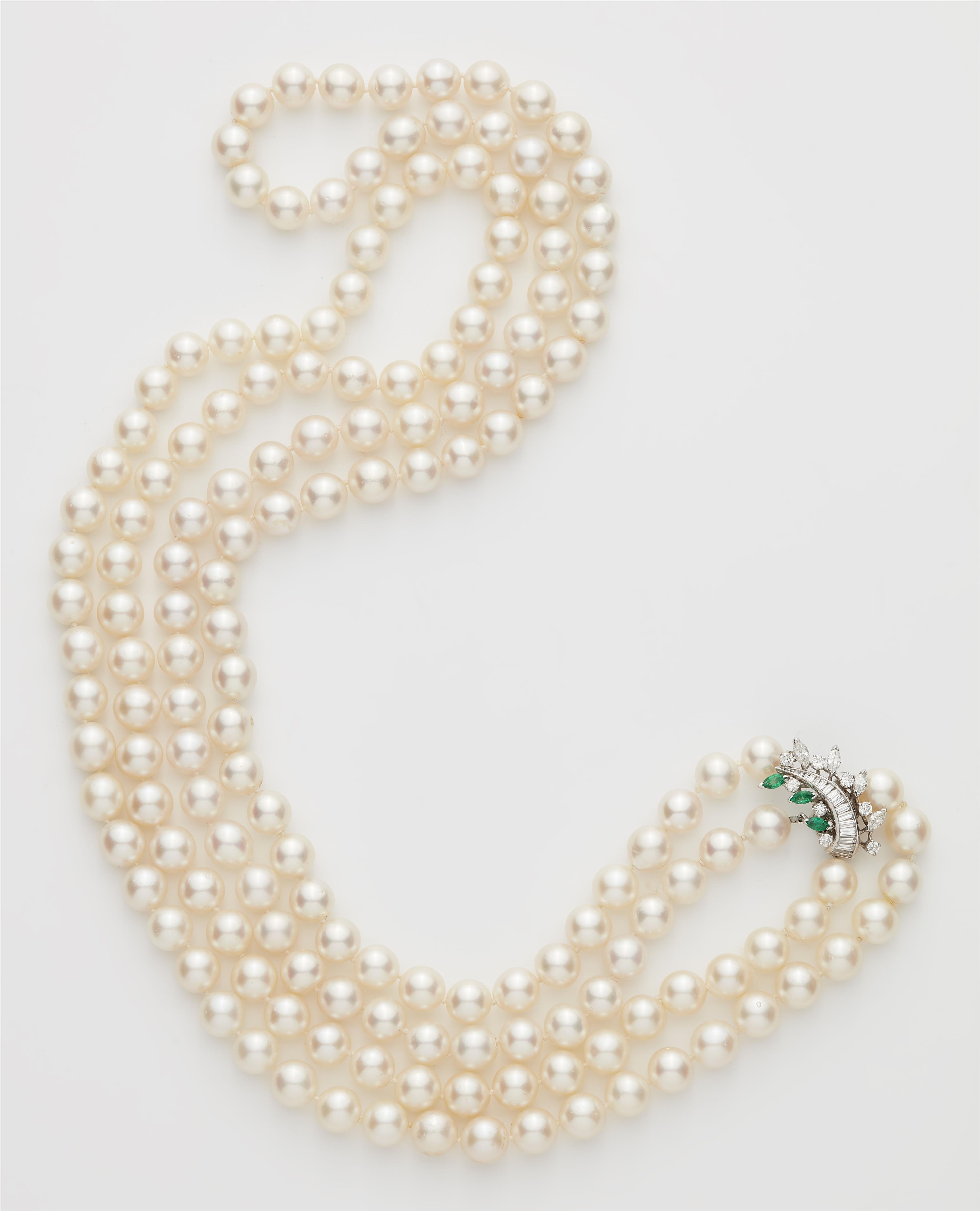 Perlenkette mit Diamant-Smaragd-Schließe. - image-1