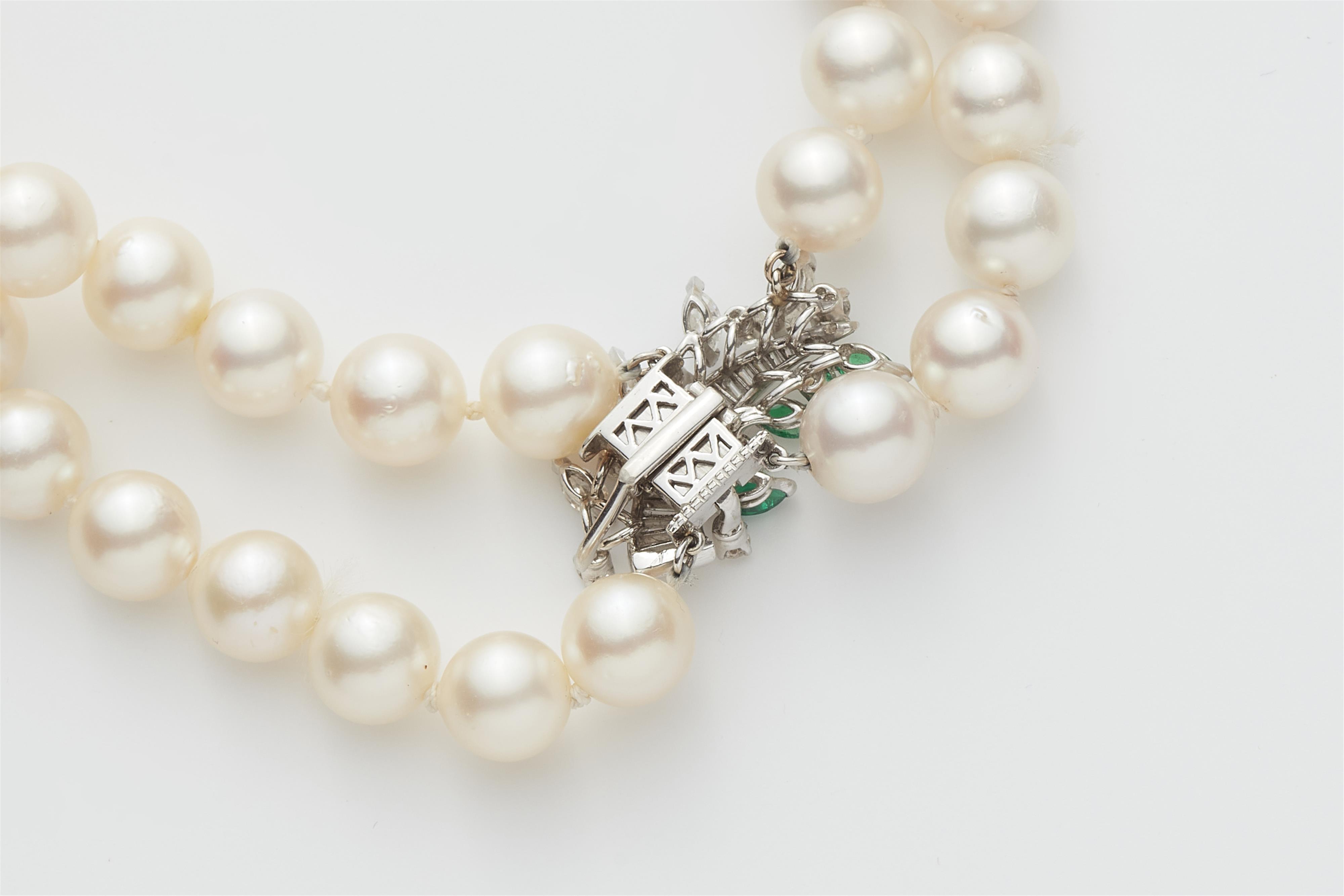 Perlenkette mit Diamant-Smaragd-Schließe. - image-2