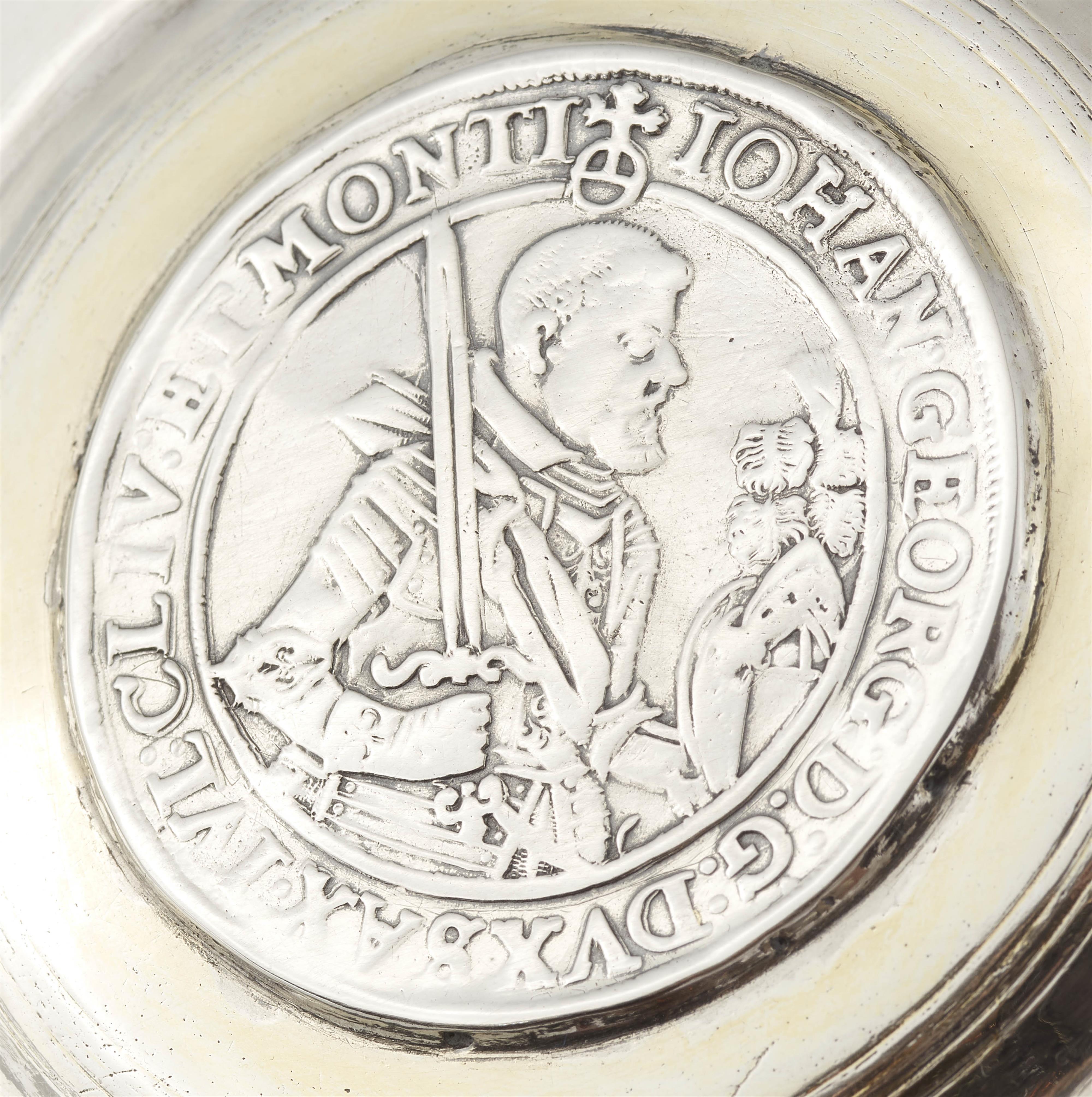 A Königsberg silver gilt coin-set tankard - image-3