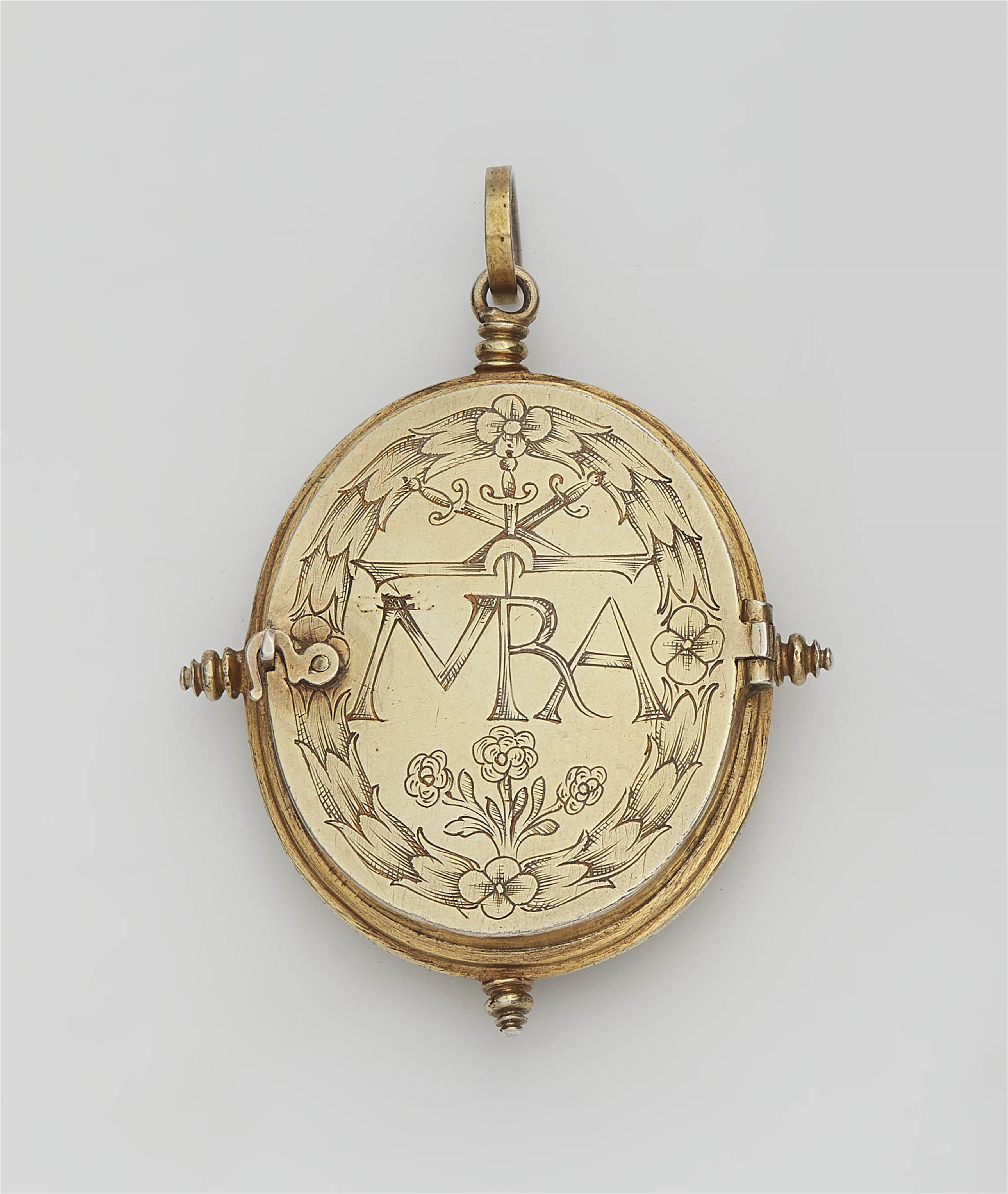 A silver gilt reliquary pendant - image-1