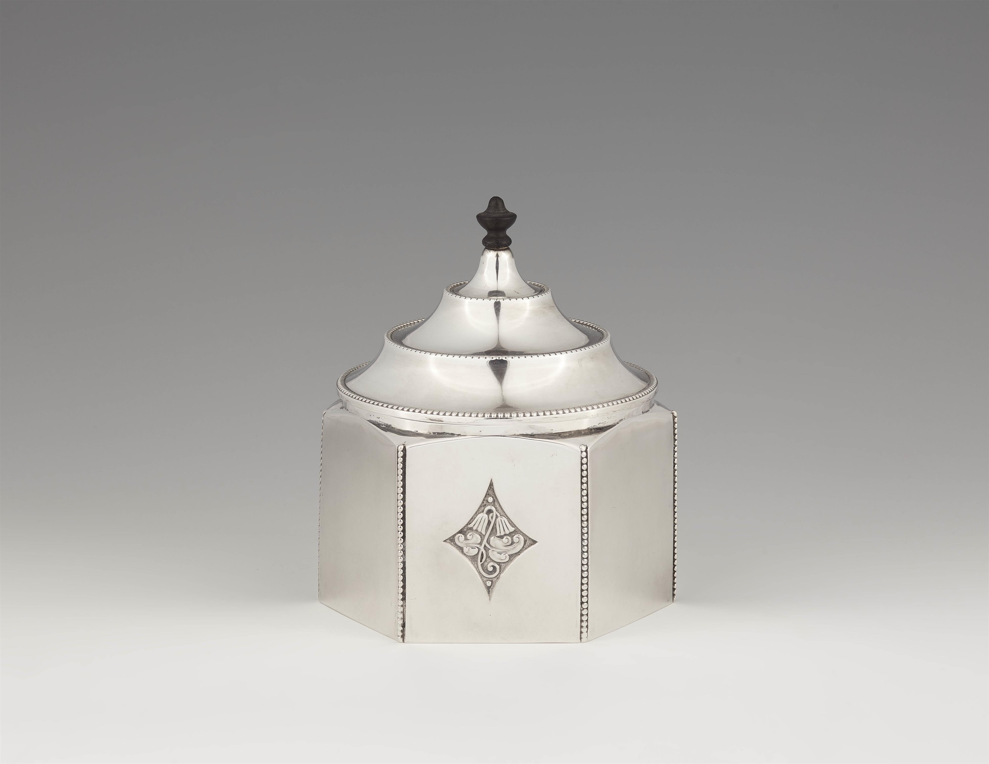 An Art Deco silver bonbonniere - image-1