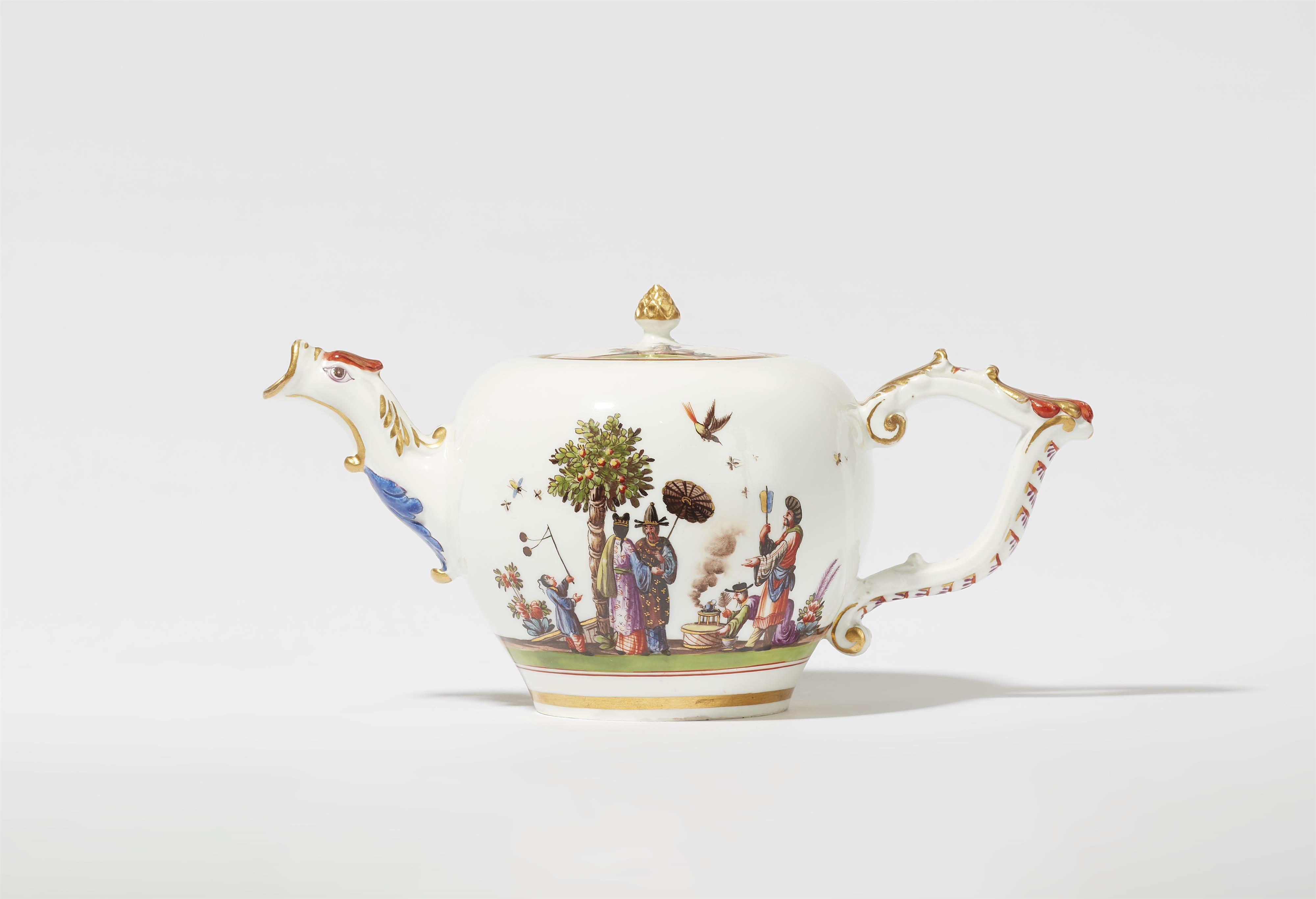 Teekanne mit umlaufenden Hoeroeldt-Chinoiserien - image-1