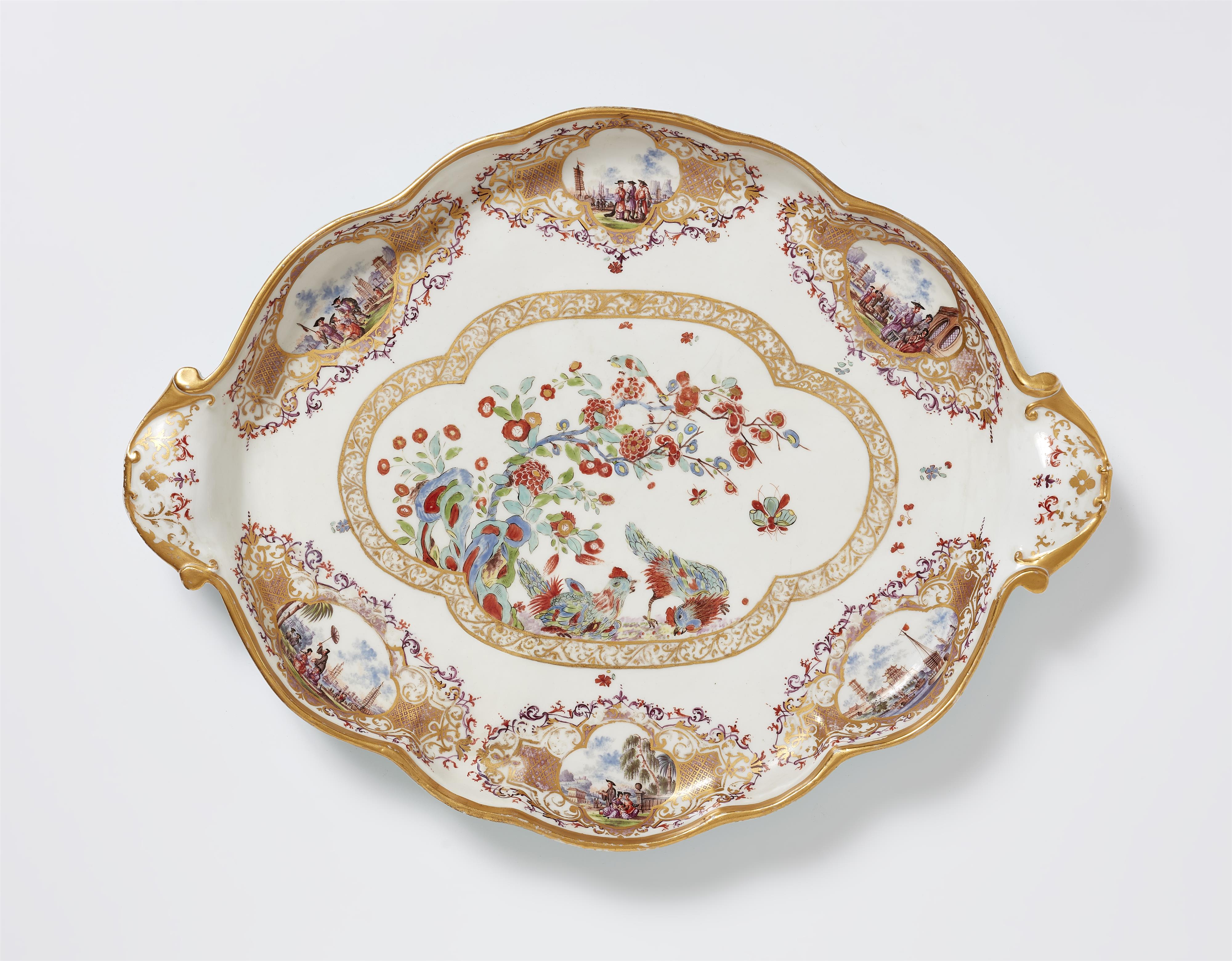 An important Meissen porcelain platter with turquoise ground and Chinoiserie decor - image-2