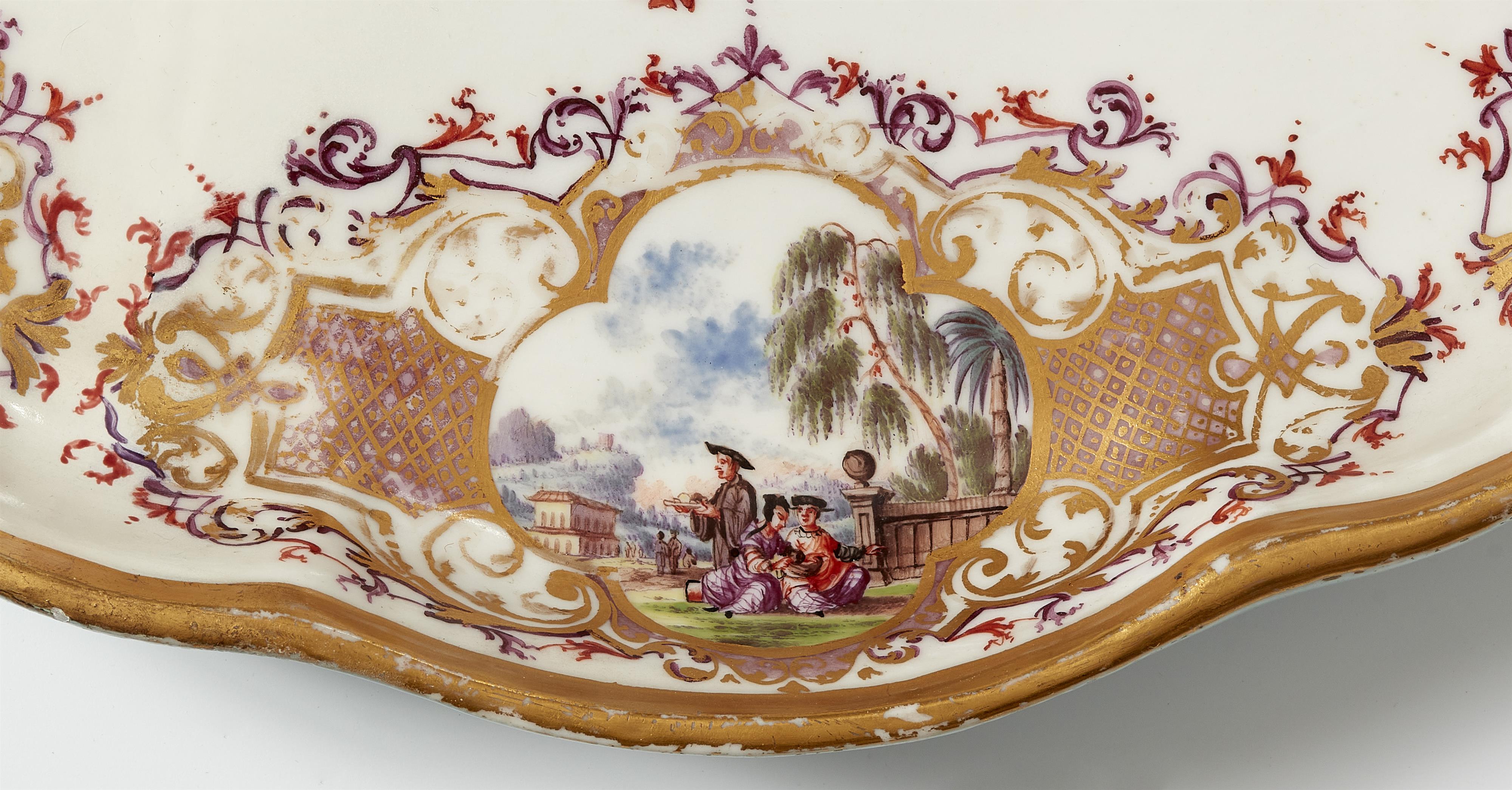 An important Meissen porcelain platter with turquoise ground and Chinoiserie decor - image-5