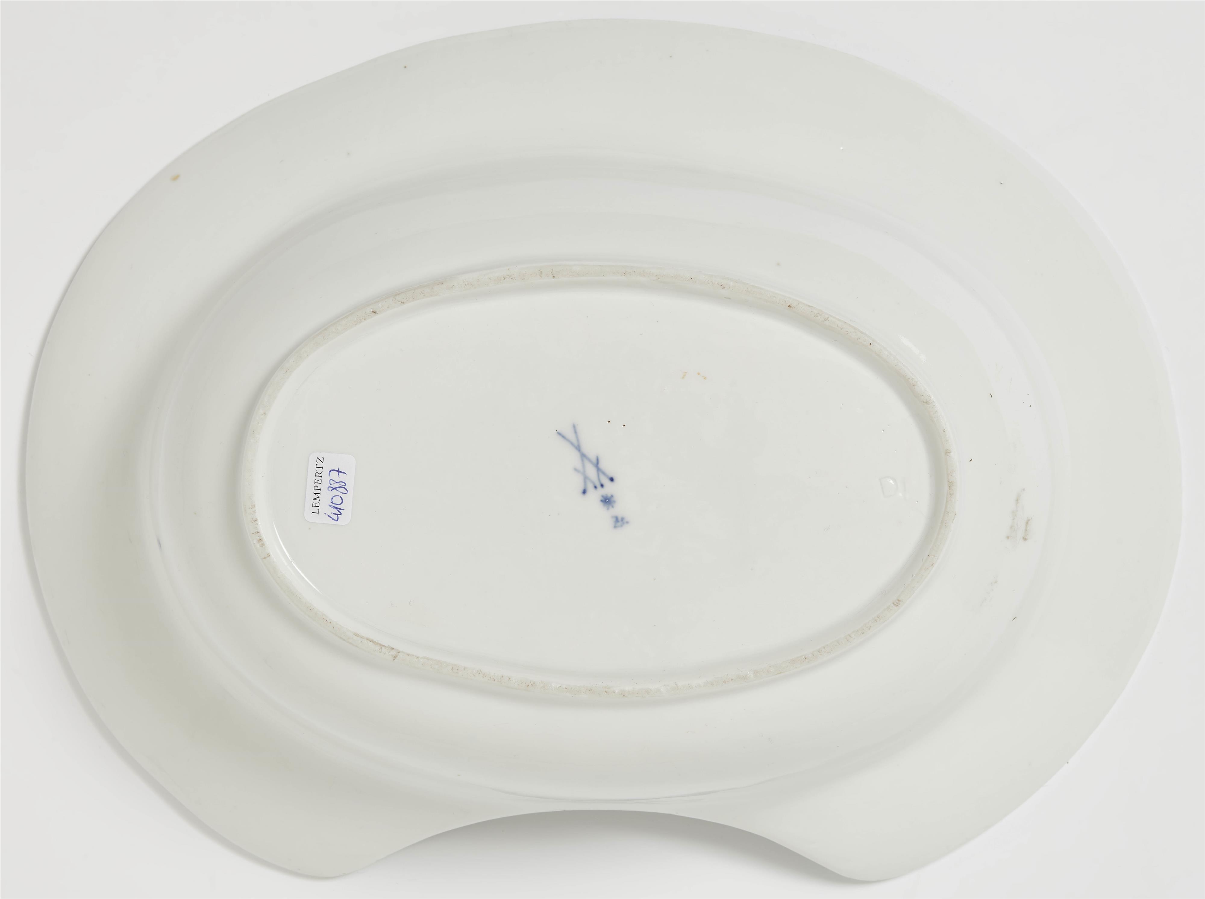 A Meissen porcelain barber's dish - image-2