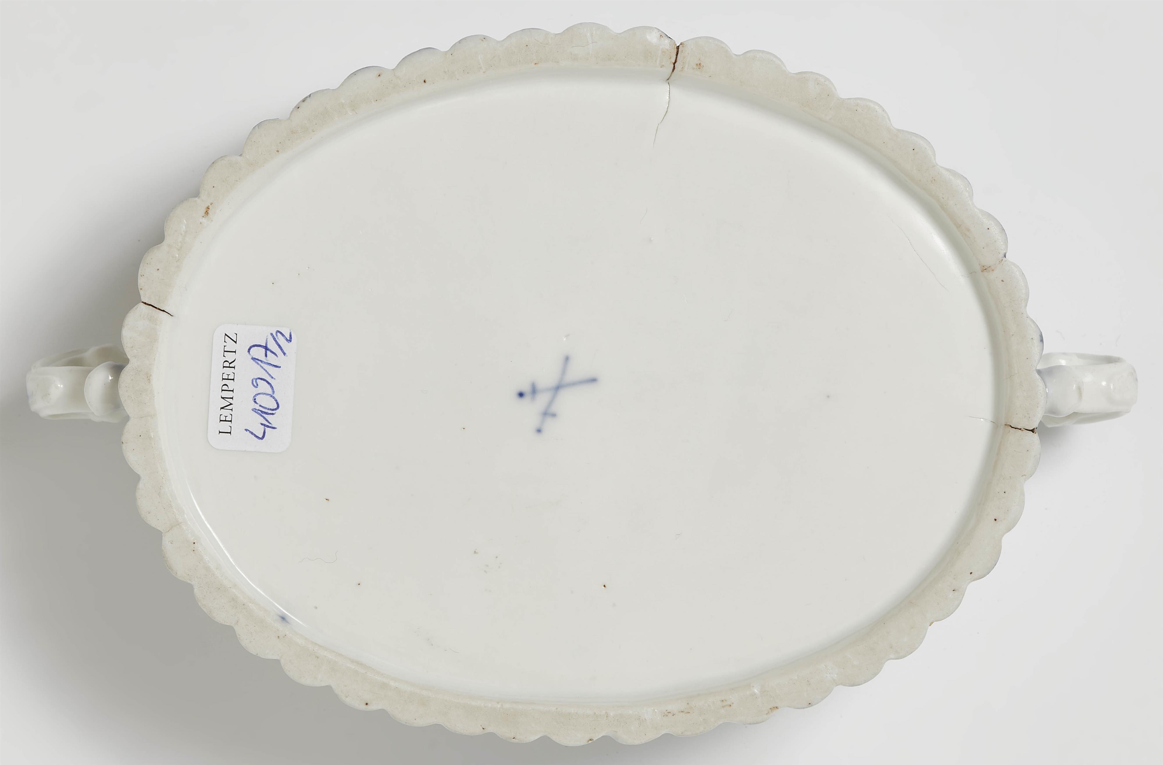 An oval Meissen porcelain box and cover with a figural finial - image-2