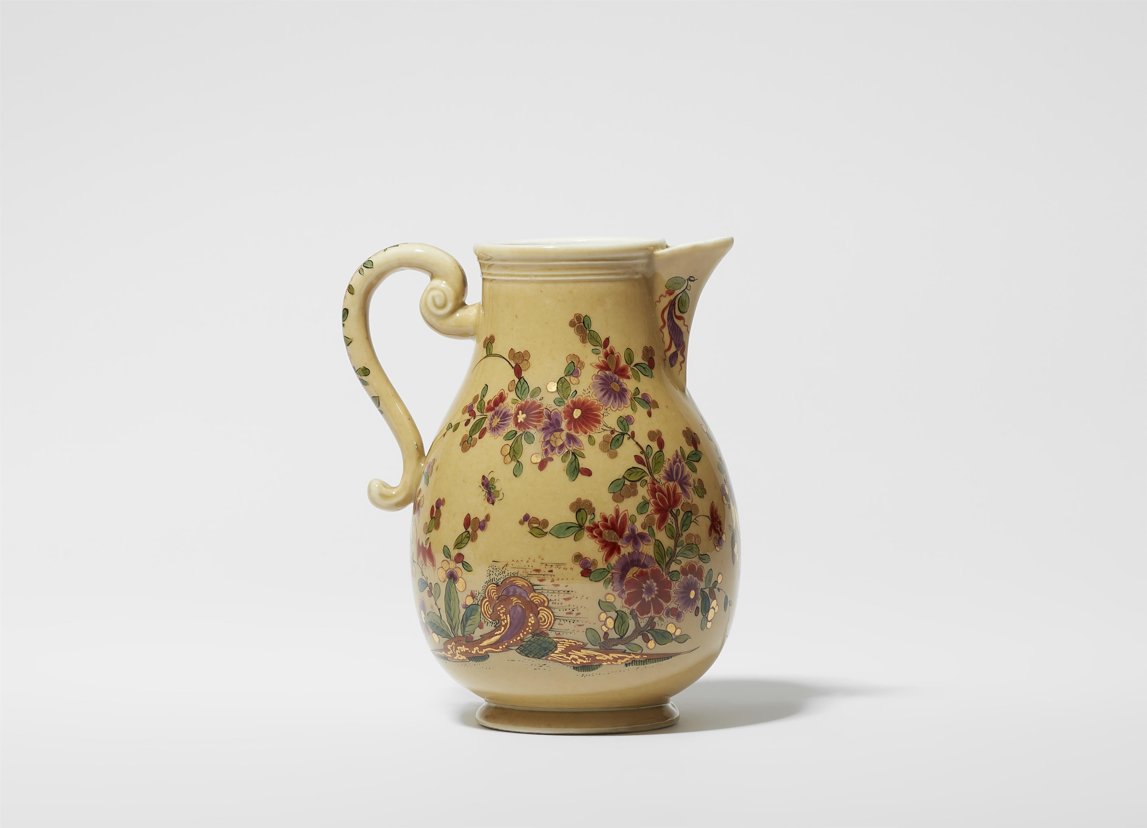 A rare Meissen porcelain coffee pot with café au lait ground and Oriental flower motifs - image-2
