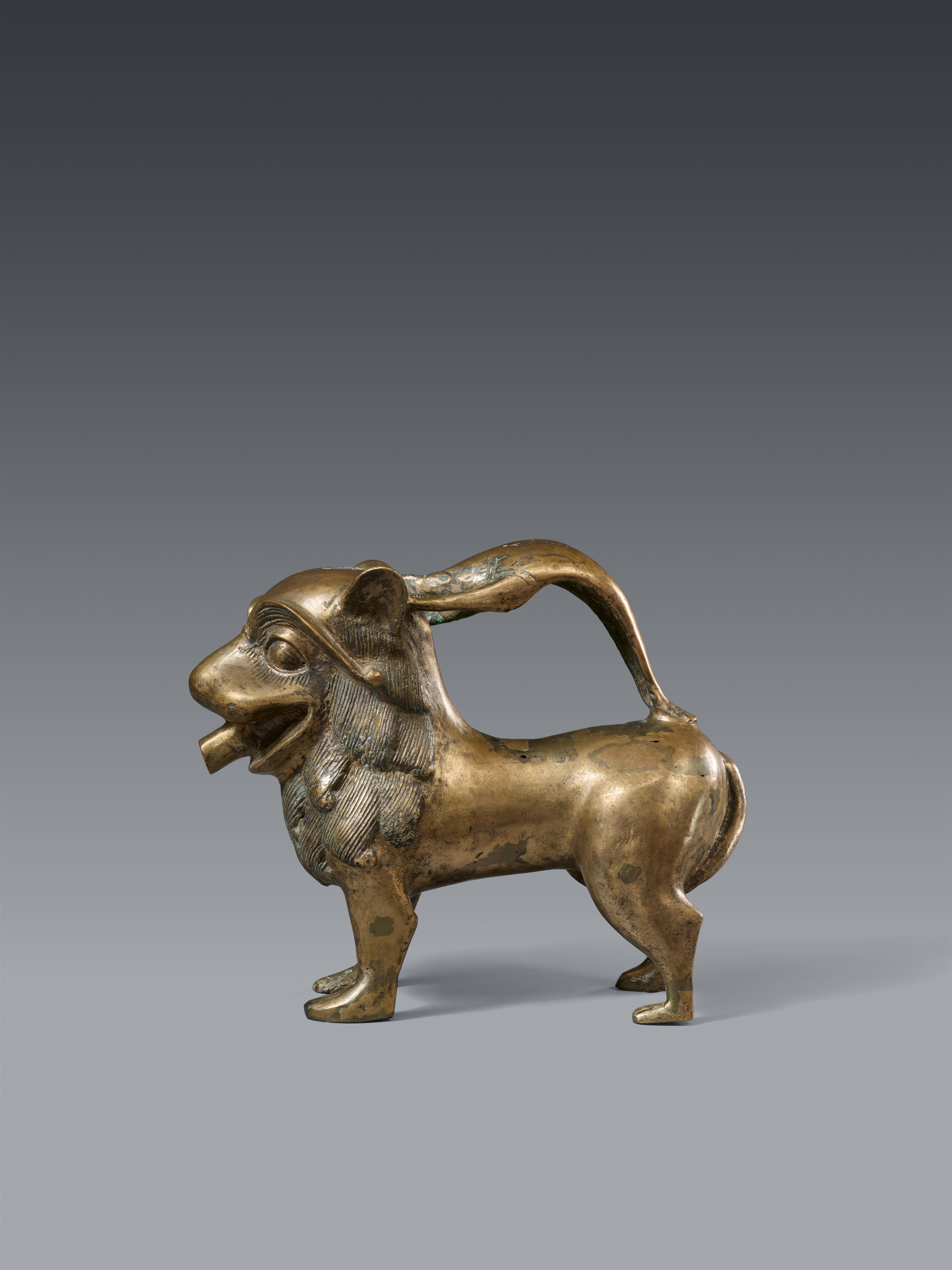 North German ca. 1200 - A North German bronze aquamanile, around 1200 - image-2