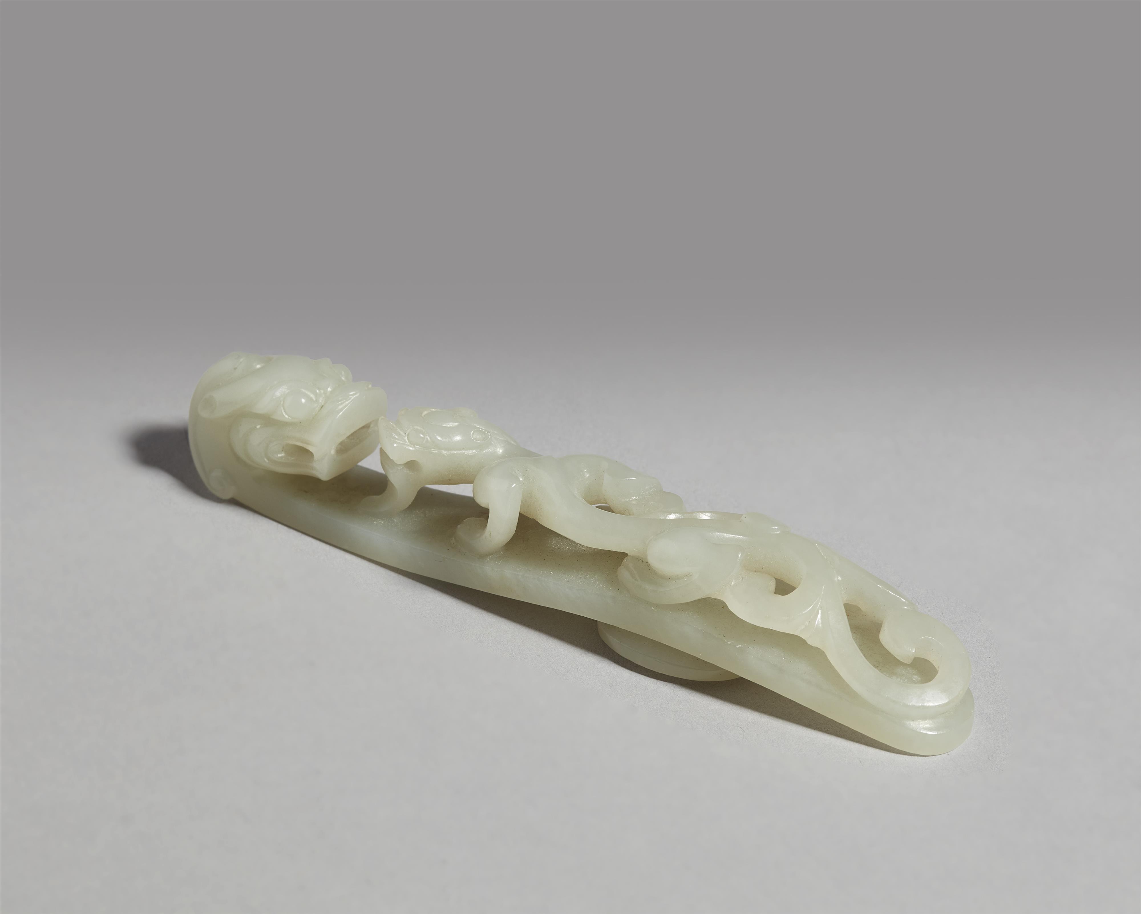 A light grey jade archaistic belt hook. Qing dynasty, 19th century - image-1