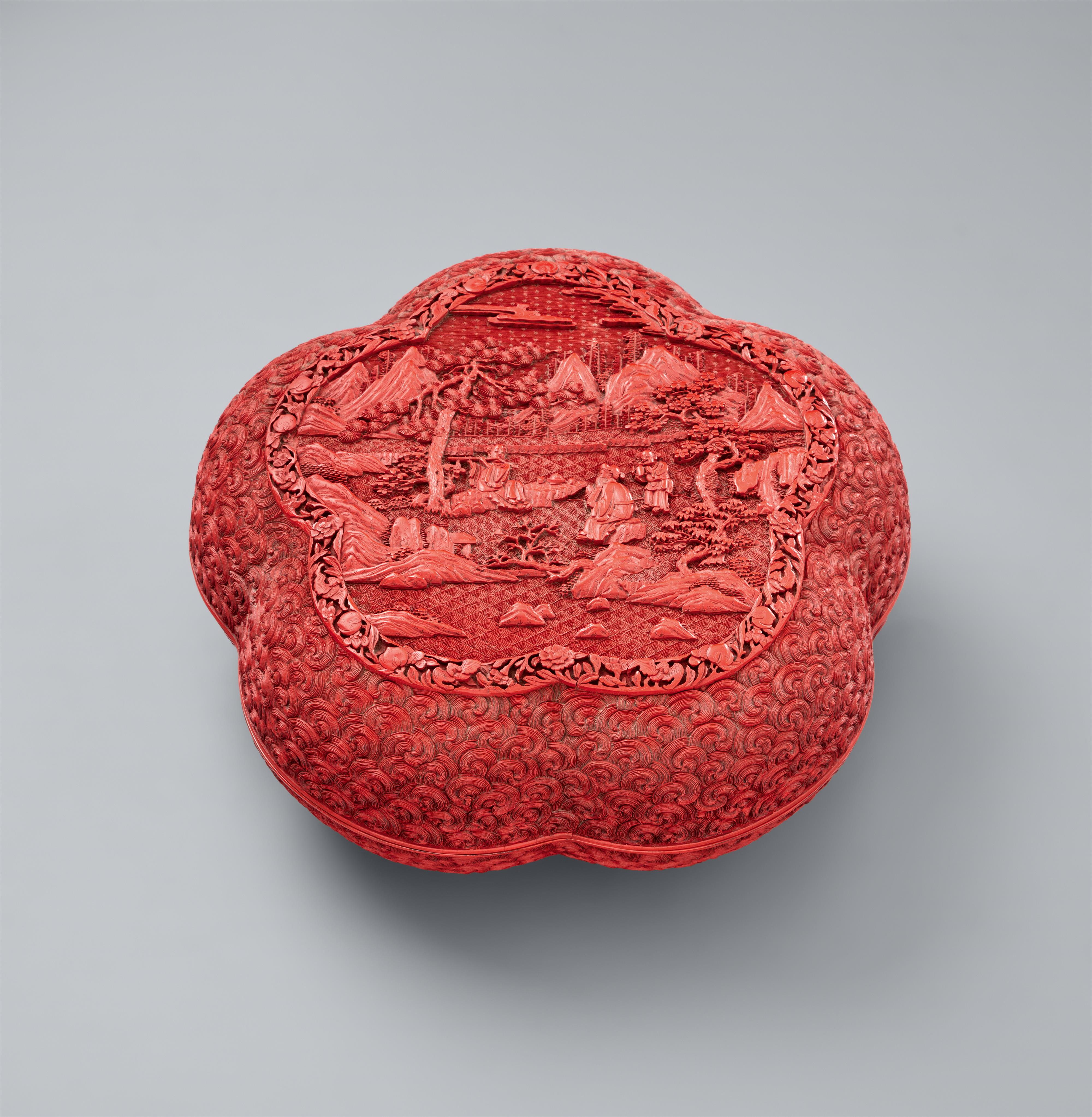 A cinnabar carved lacquer box and cover. 18th century - image-1