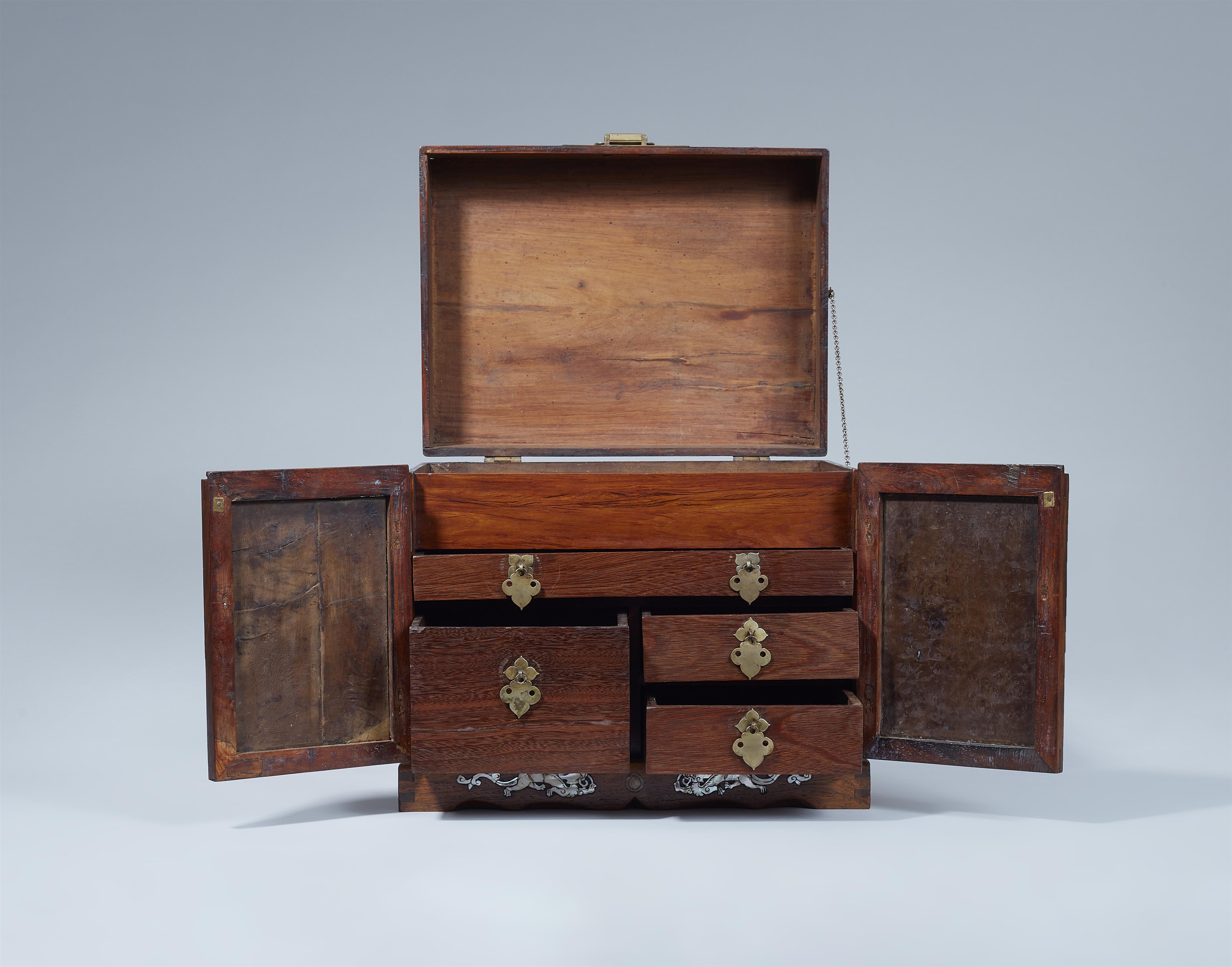 An inlaid huanghuali wood seal chest. 17th century - image-8