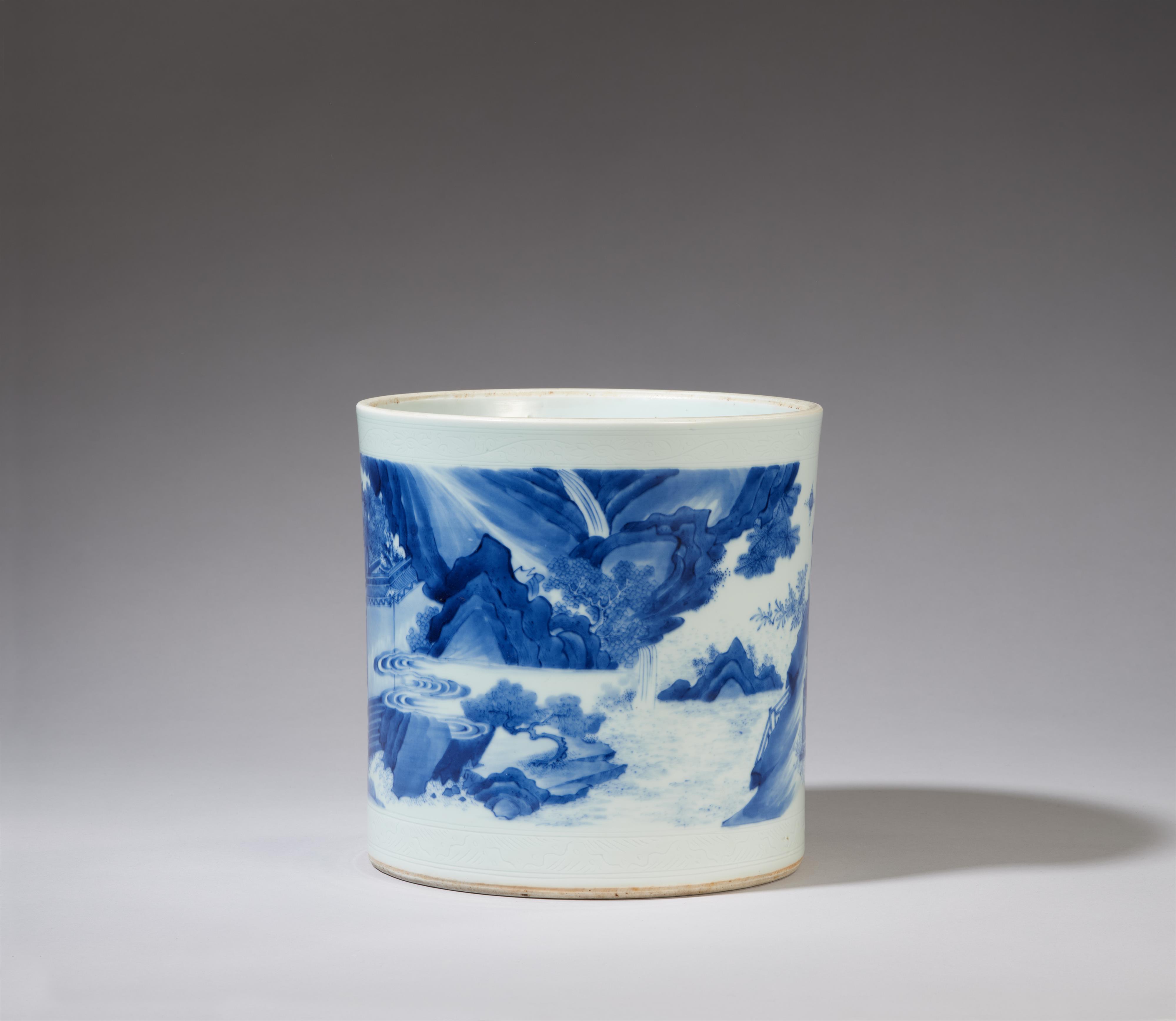 A large blue and white brushpot. Kangxi period (1662-1722) - image-2