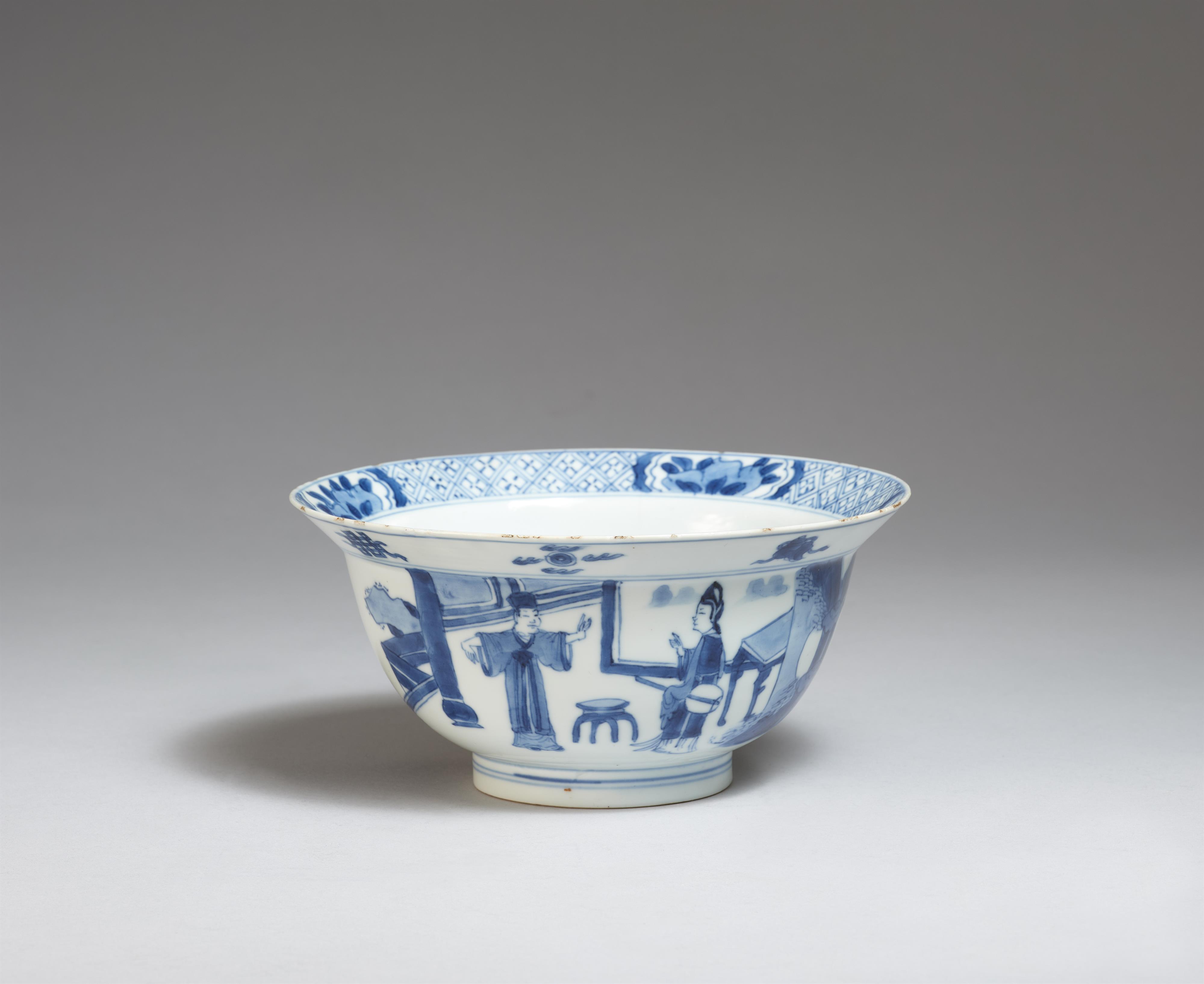 A blue and white 'klapmutsen' bowl. Kangxi mark and of the period (1662-1722) - image-2