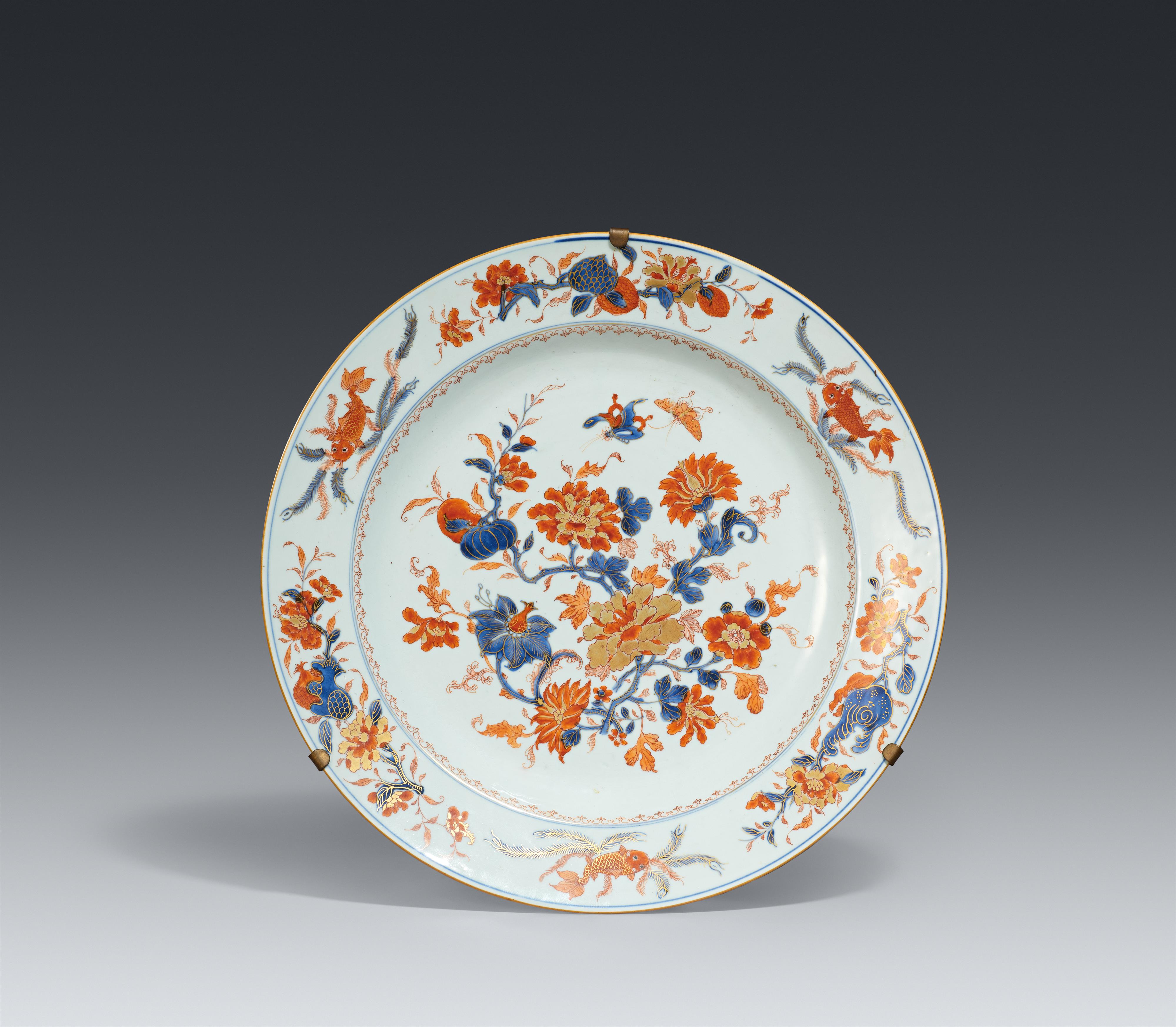 A large Chinese Imari platter. Qianlong period, around 1736-1750 - image-1