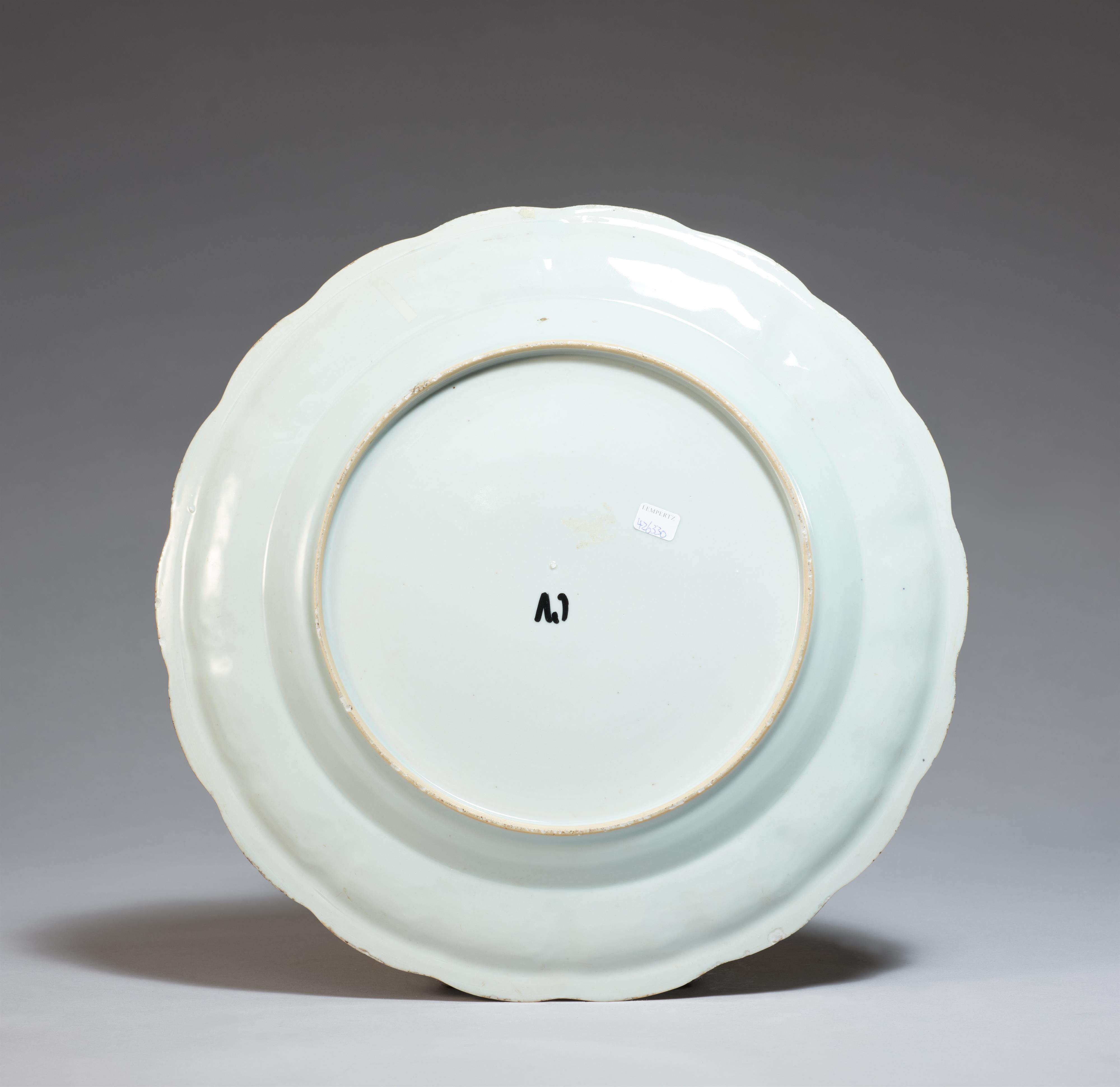 A blue and white export plate. Qianlong period (1735-1796) - image-2