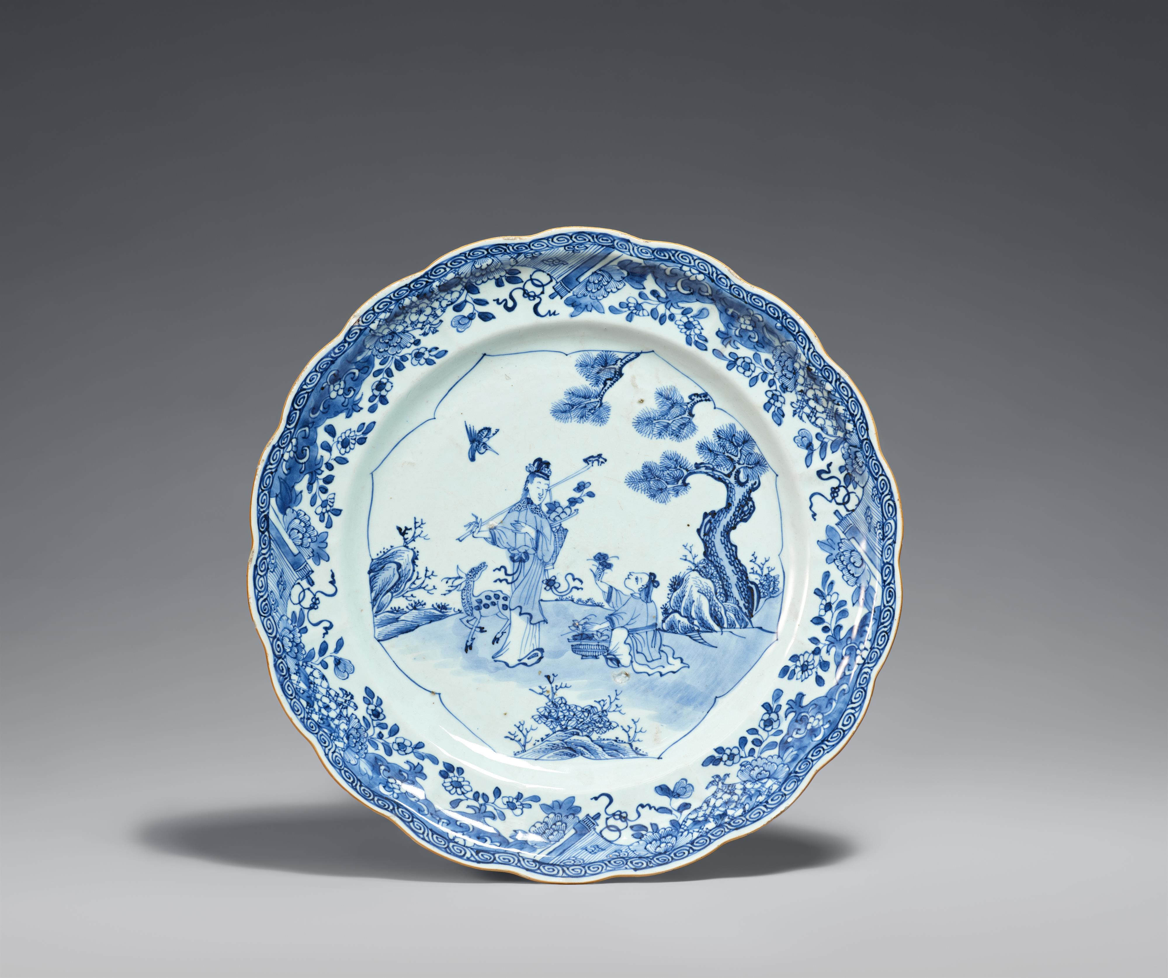 A blue and white export plate. Qianlong period (1735-1796) - image-1